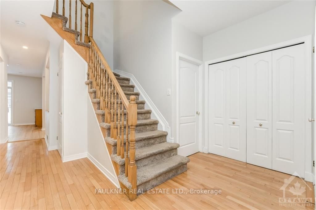 66 CRAIGHALL Circle, Hunt Club - South Keys and Area, ON K1T 4B5 photo 3