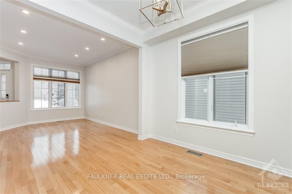 66 CRAIGHALL Circle, Hunt Club - South Keys and Area, ON K1T 4B5 photo 4