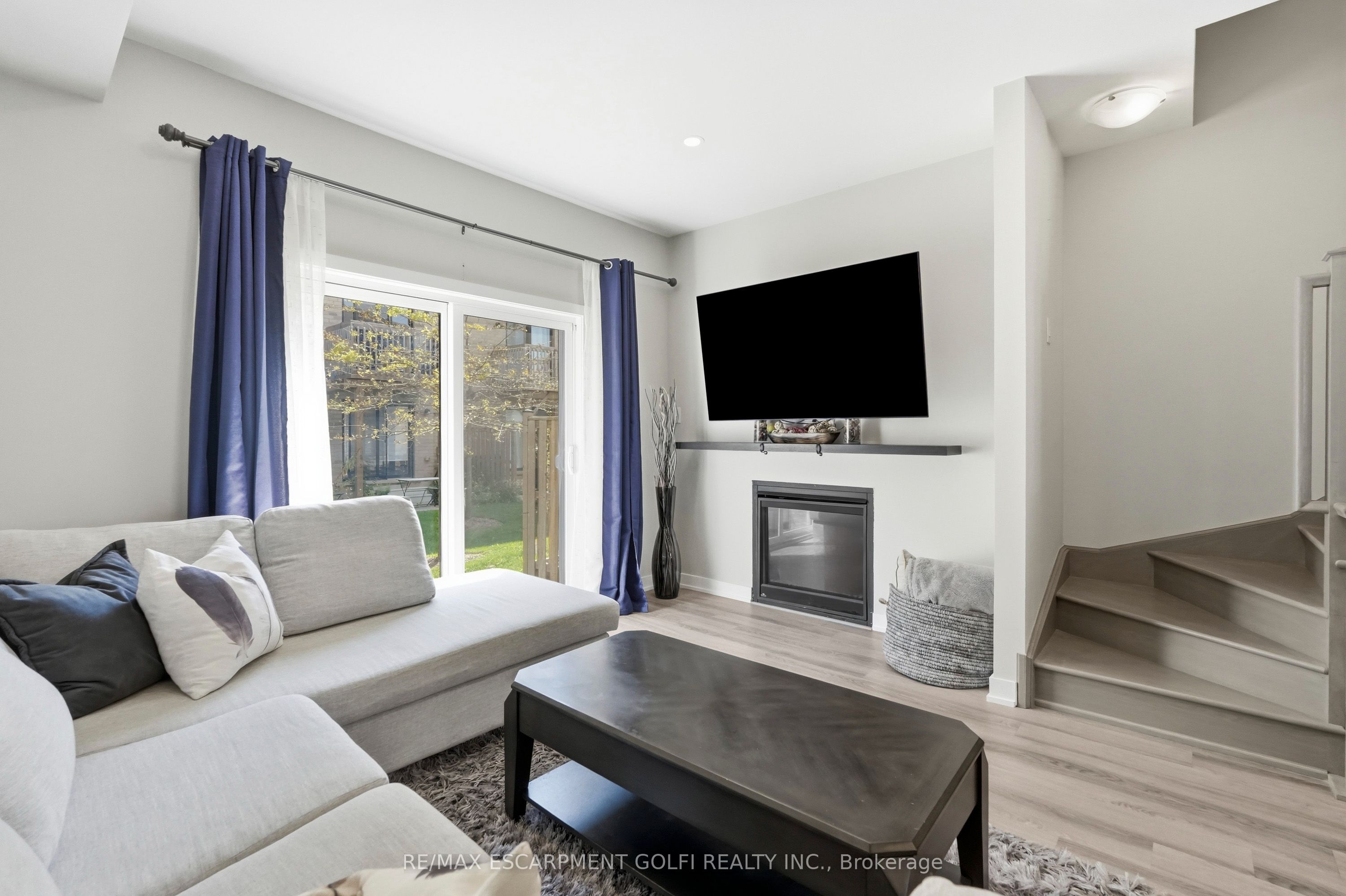 6 Mulhollard Lane, Hamilton, ON L9G 0H3 photo 4