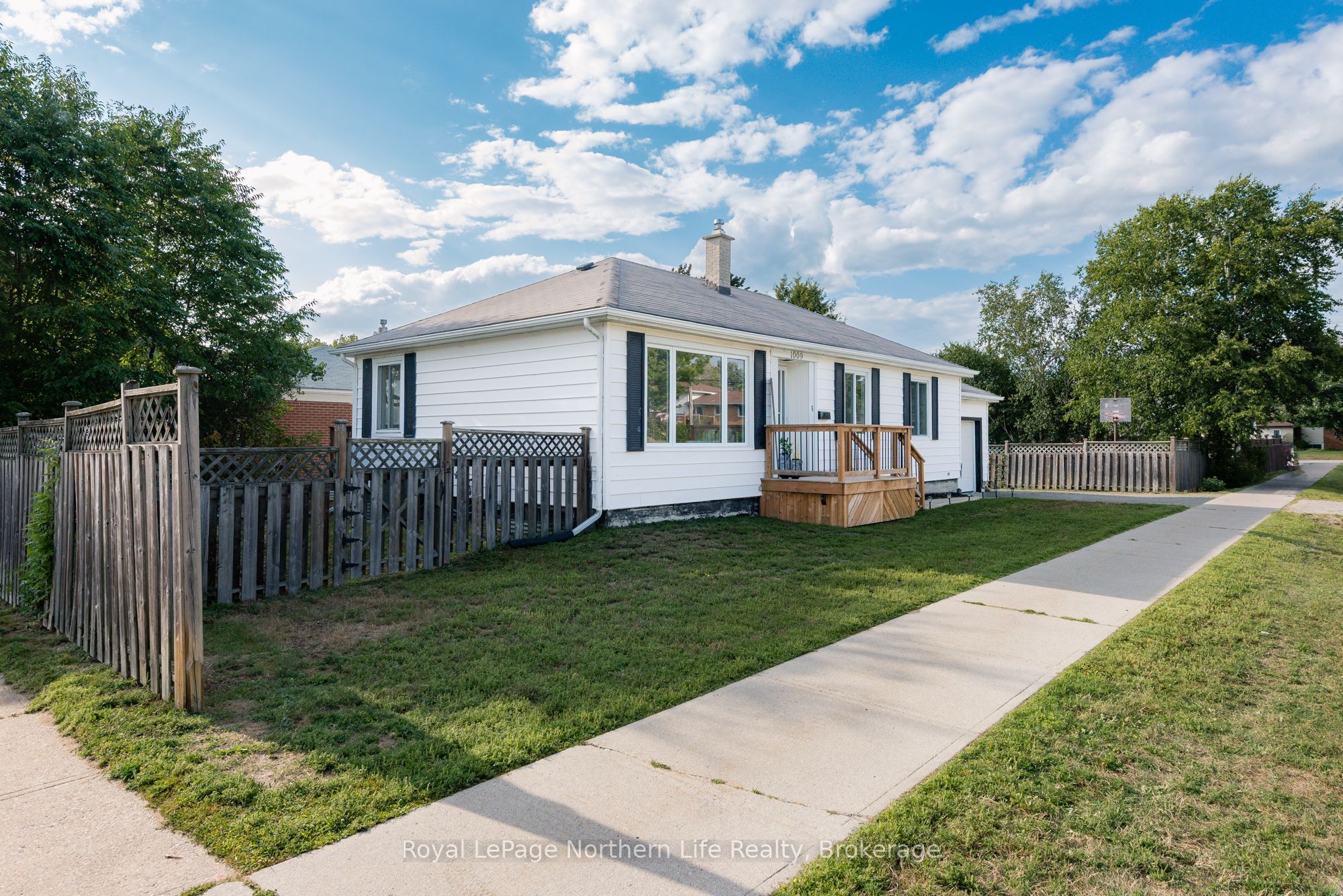 1009 Elizabeth Street, North Bay, ON P1B 3T9 photo 2