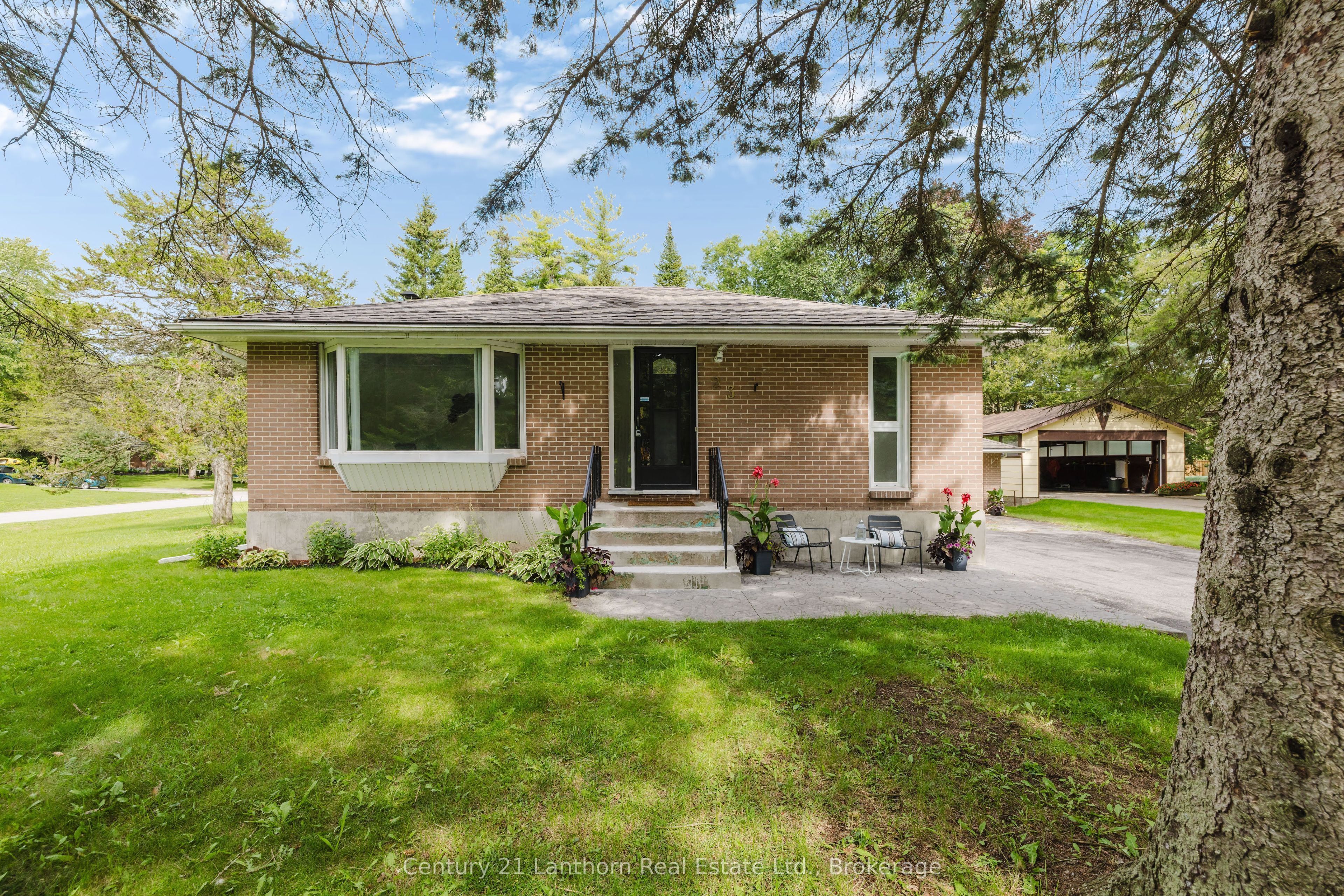 23 Wood Street, Quinte West, ON K8V 5P6 photo 2