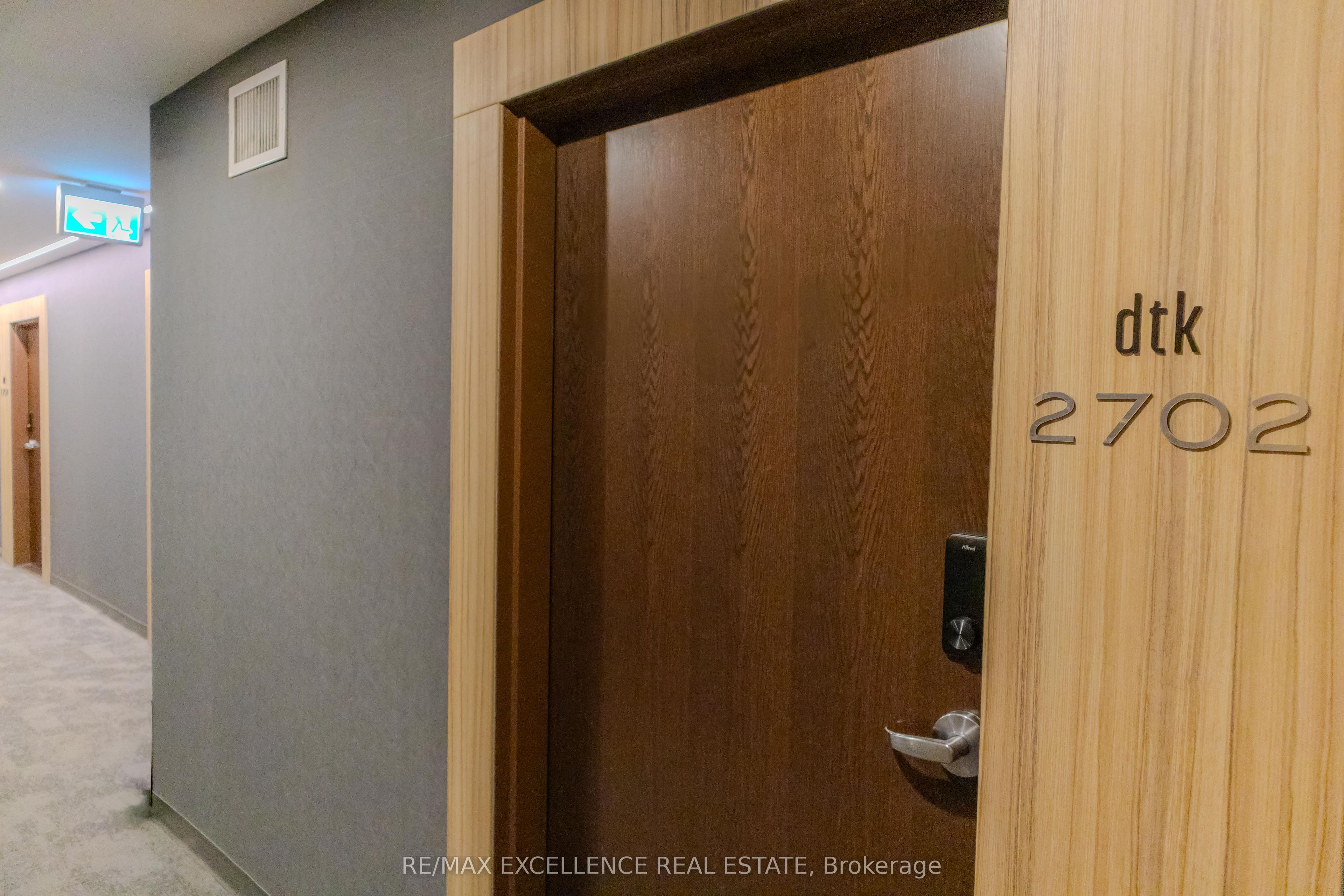 60 Frederick Street W 2702, Kitchener, ON N2H 0C7 photo 4