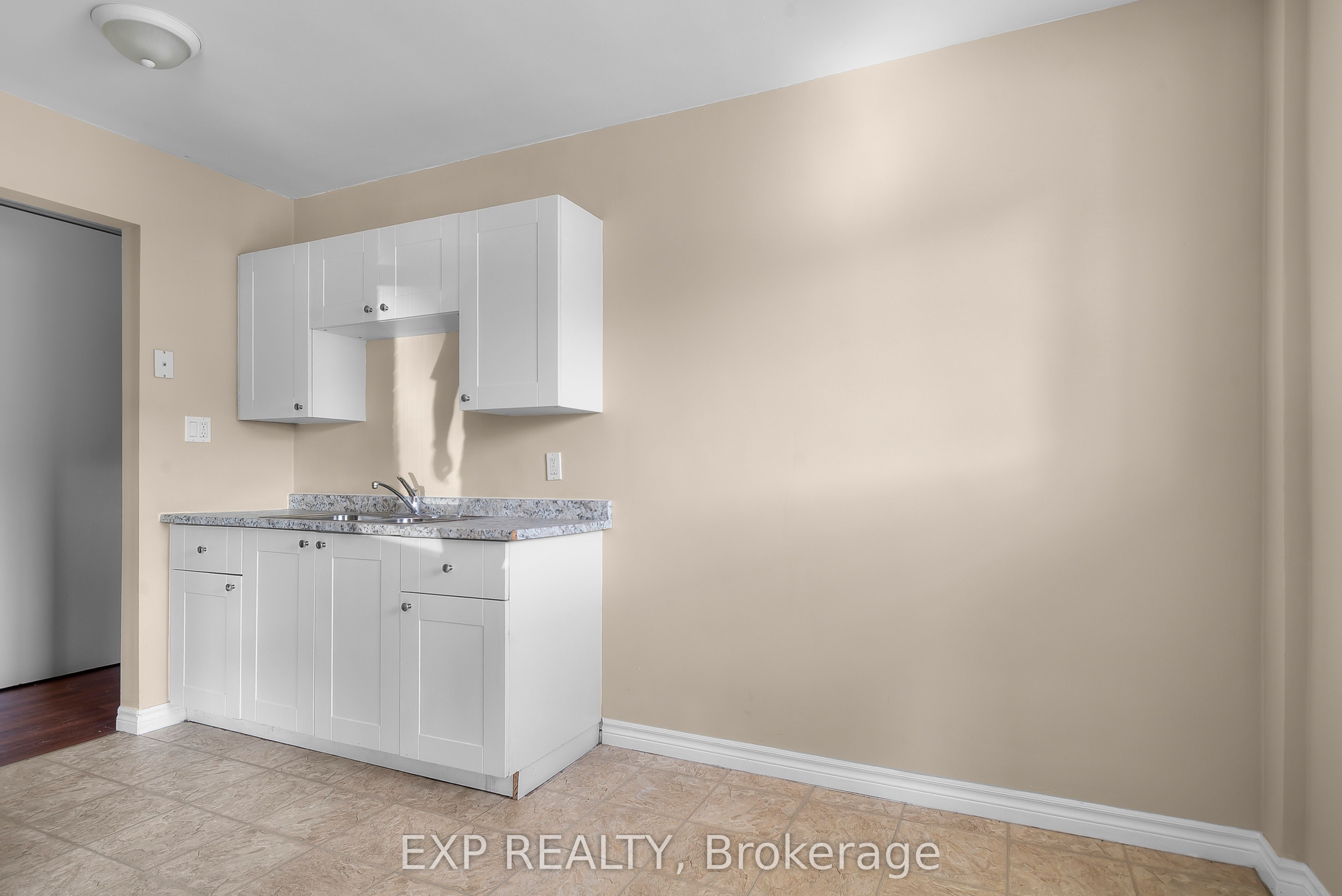 4663 Huron Street 5, Niagara Falls, ON L2E 2H7 photo 2