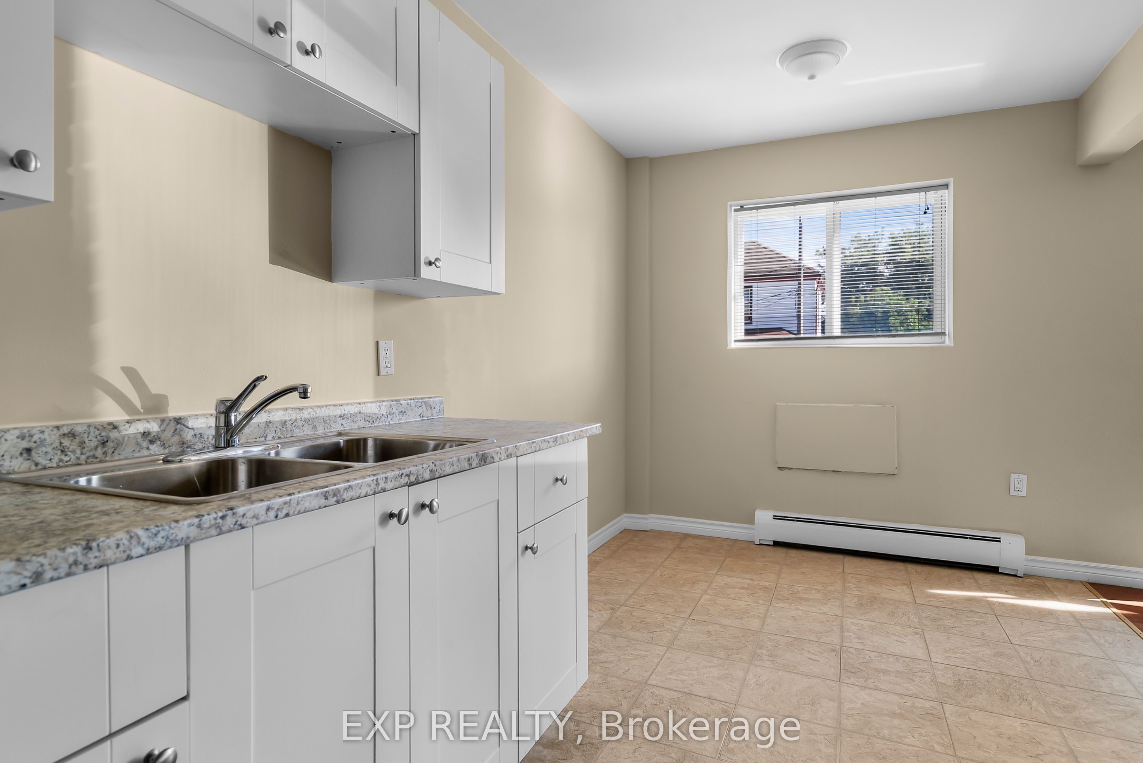 4663 Huron Street 5, Niagara Falls, ON L2E 2H7 photo 3