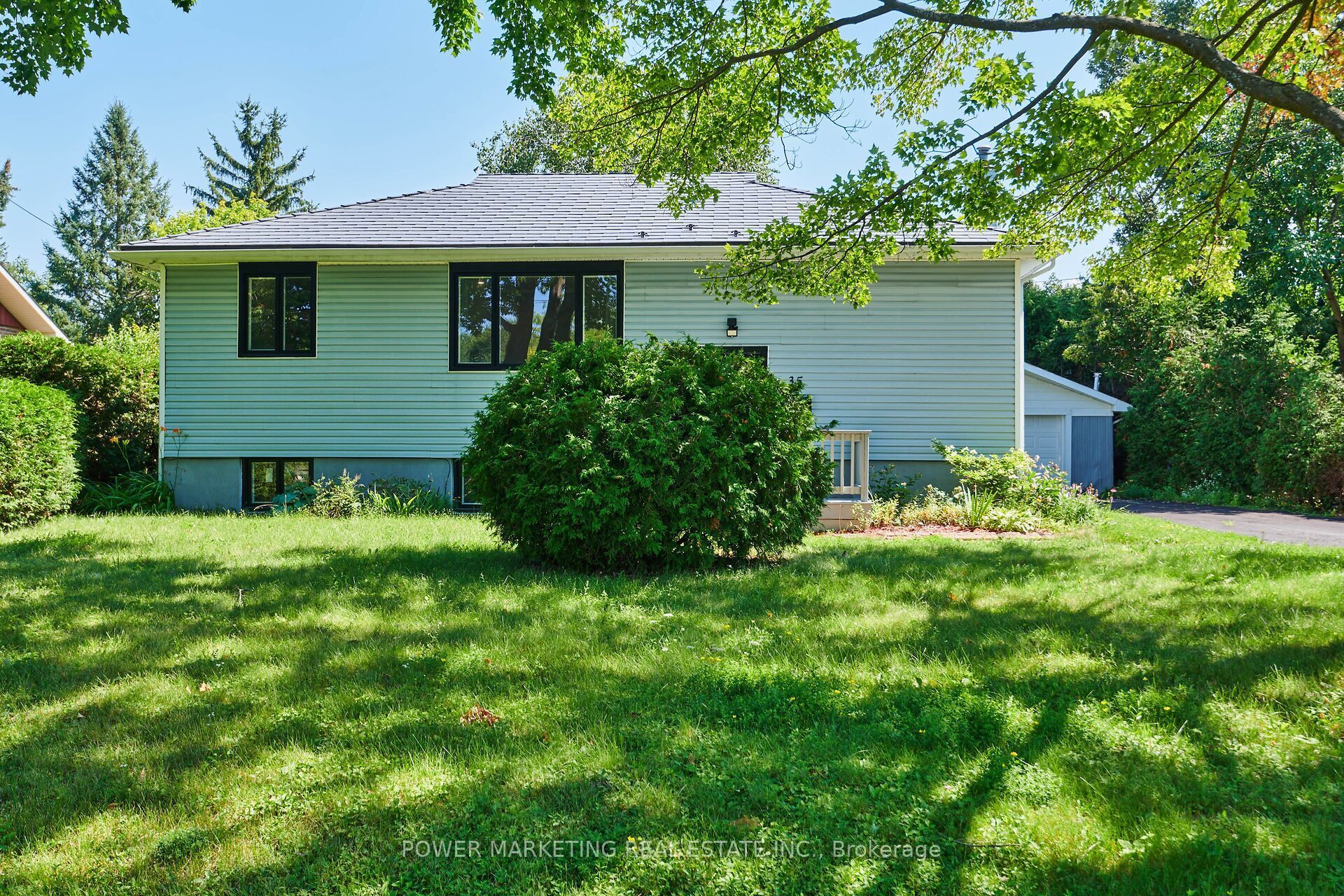 35 Tauvette Street B, Blackburn Hamlet, ON K1B 3A1 photo 3