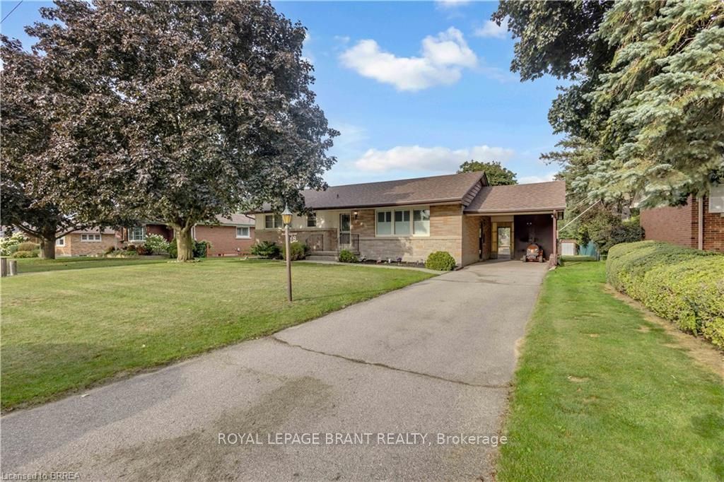 18 Kingsmount Crescent, Brantford, ON N3T 5L7