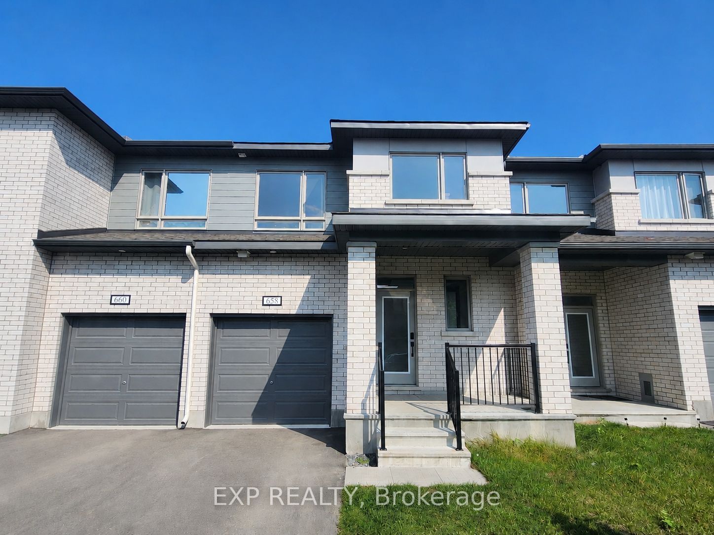 658 Fenwick Way, Barrhaven, ON K2J 7E6