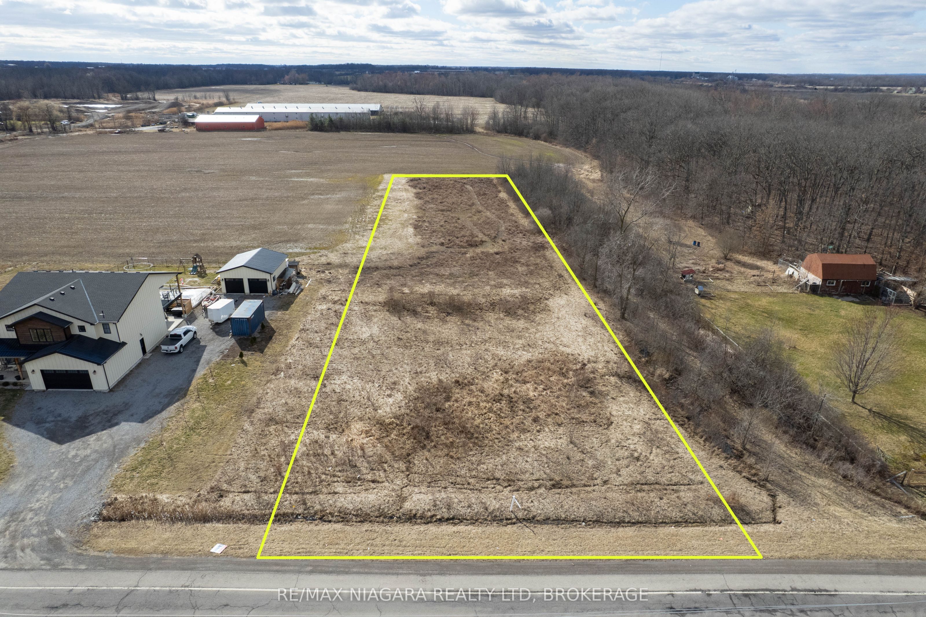 1577 Stevensville Road, Fort Erie, ON L0S 1S0 photo 3