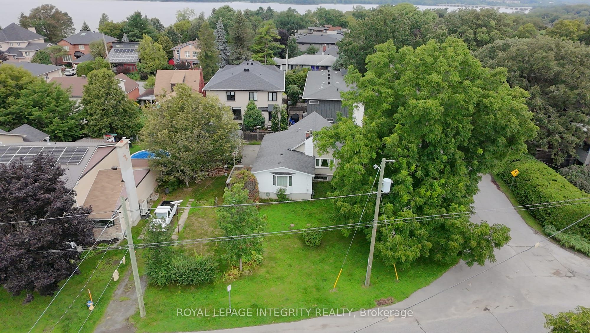 322 Kirchoffer Avenue, Carlingwood - Westboro and Area, ON K2A 1Y3 photo 2