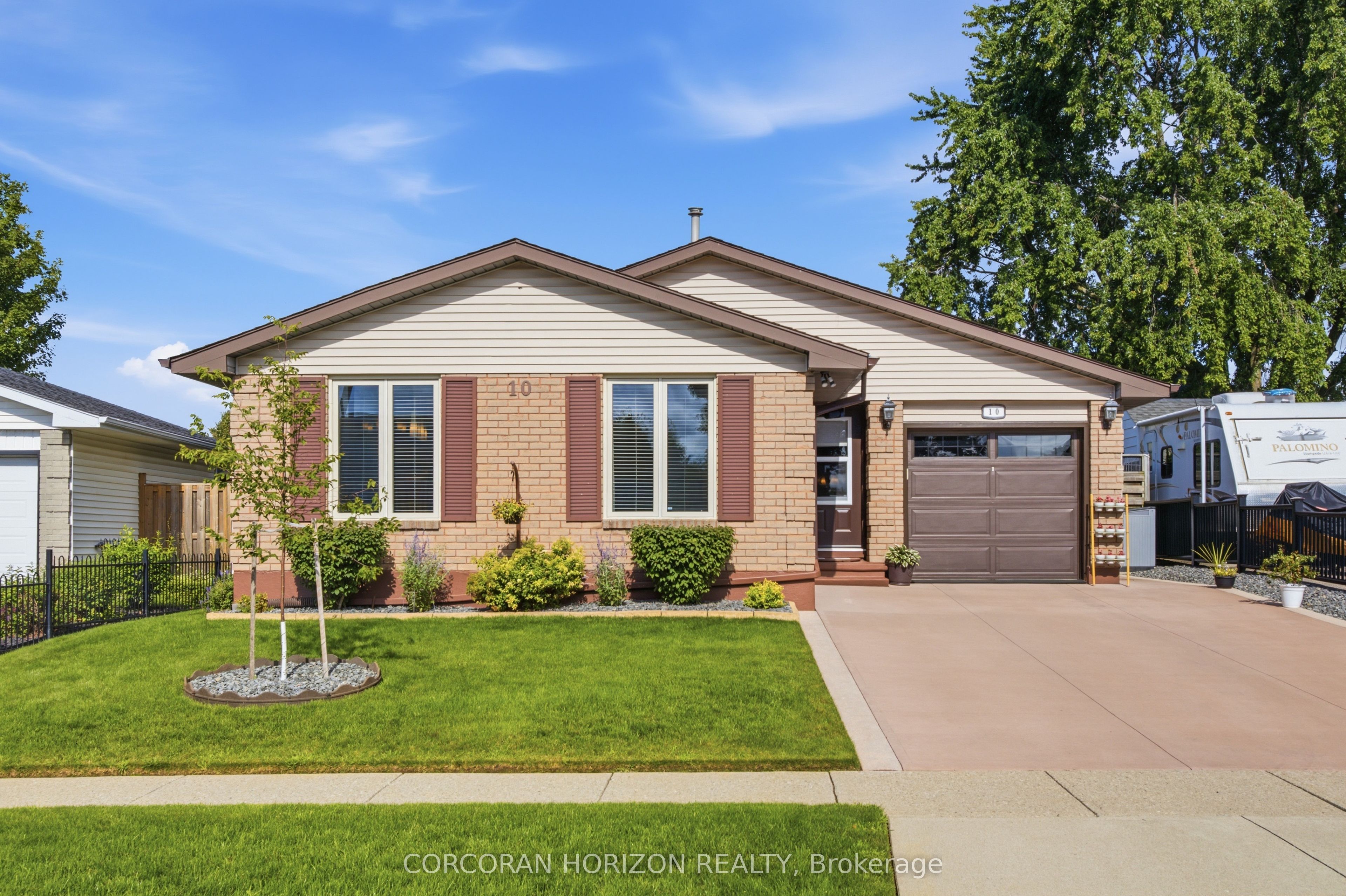 10 Macatee Place, Cambridge, ON N1R 6Z8
