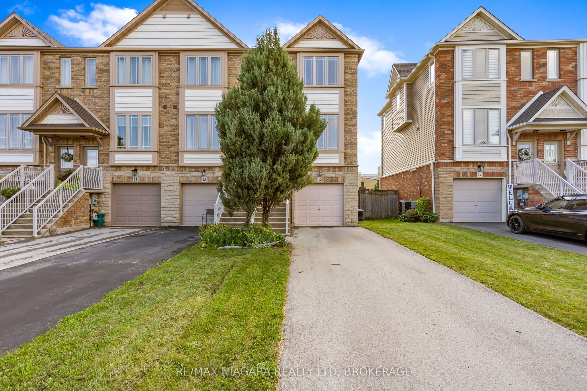 15 Hemlock Way, Grimsby, ON L3M 0A7 photo 2