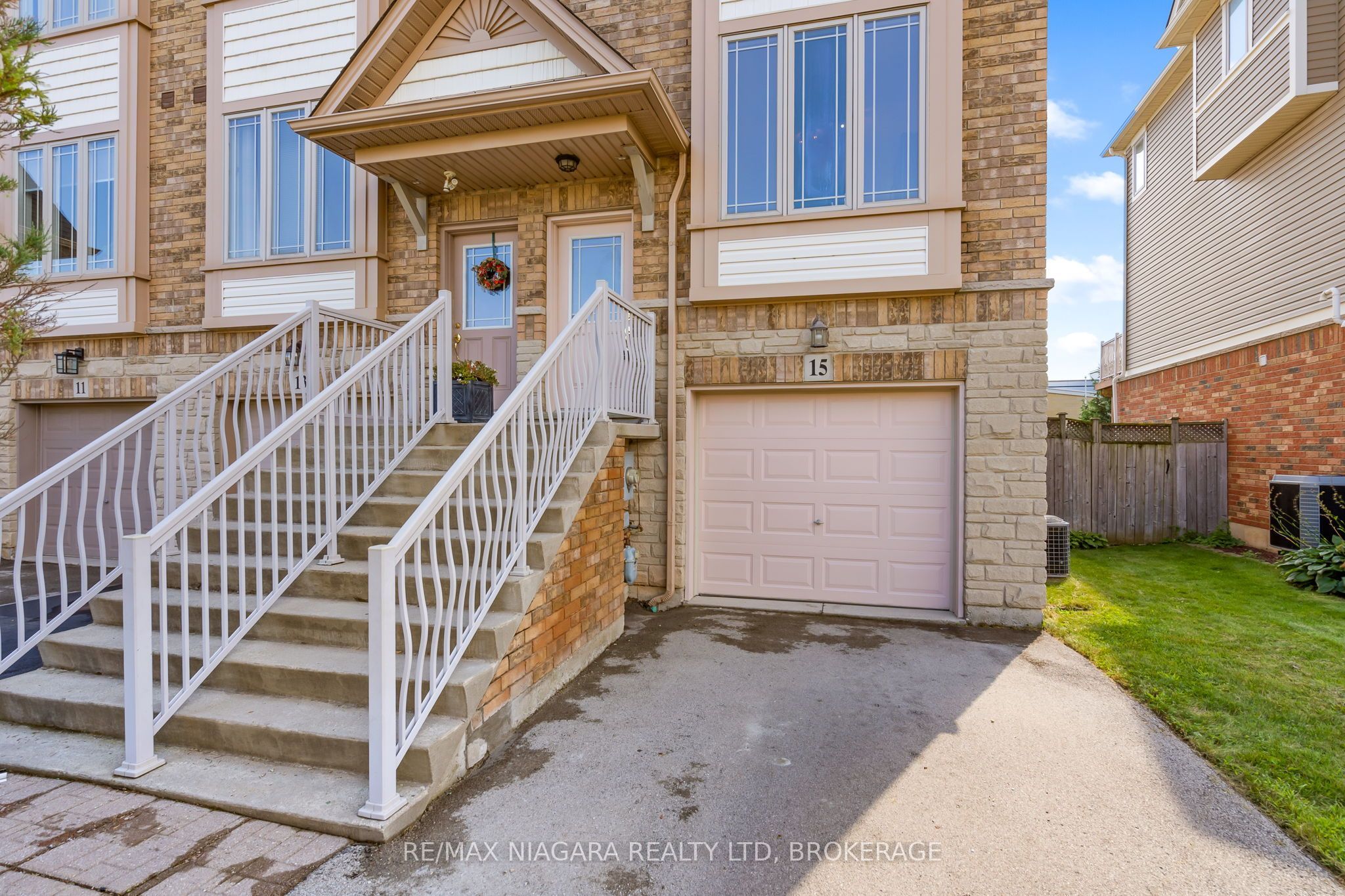 15 Hemlock Way, Grimsby, ON L3M 0A7 photo 3