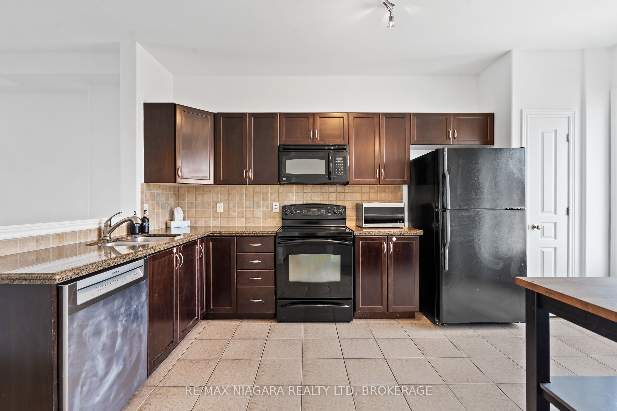 15 Hemlock Way, Grimsby, ON L3M 0A7 photo 5