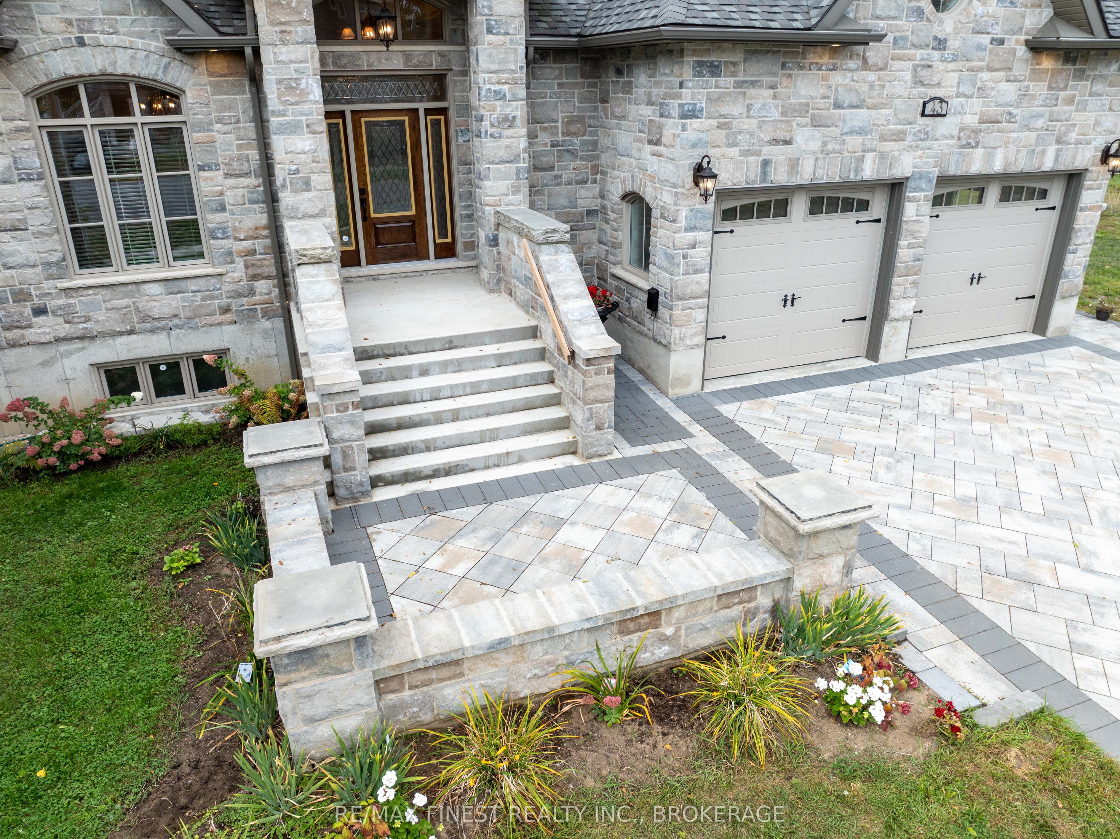 43 Crerar Boulevard, Kingston, ON K7M 3P7 photo 2