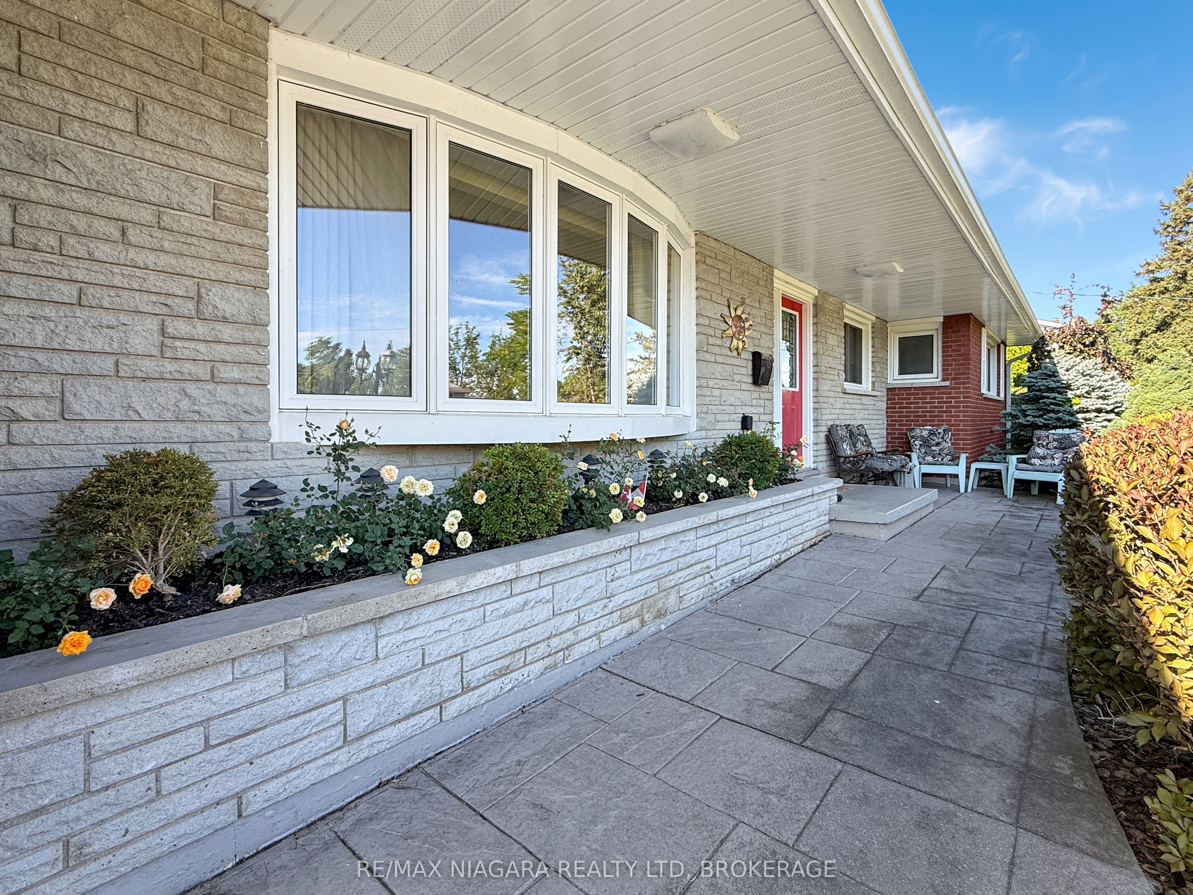 27 Lindbergh Drive, Fort Erie, ON L2A 2Z5 photo 3