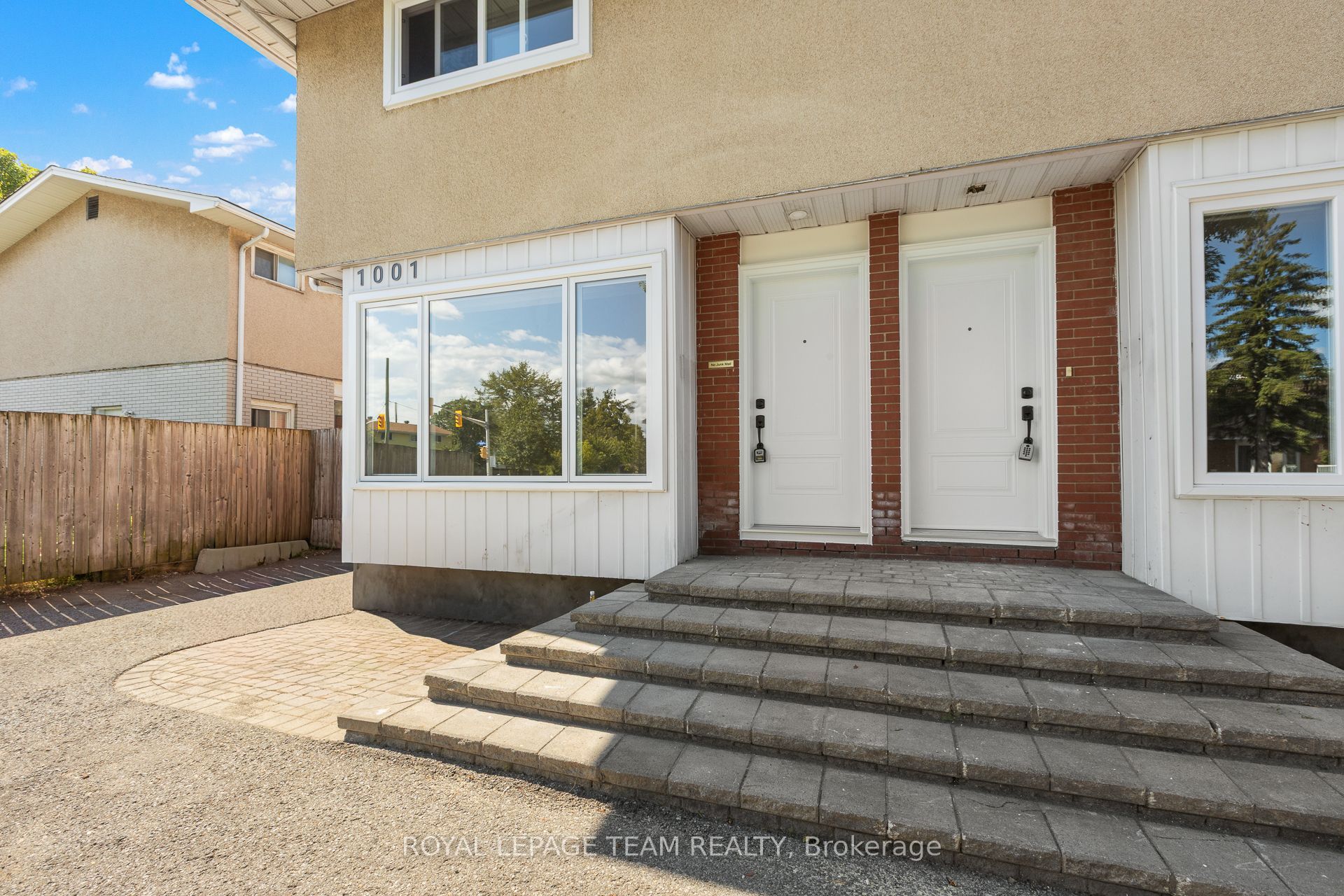 1001 Meadowlands Drive, Mooneys Bay - Carleton Heights and Area, ON K2C 0K4 photo 3
