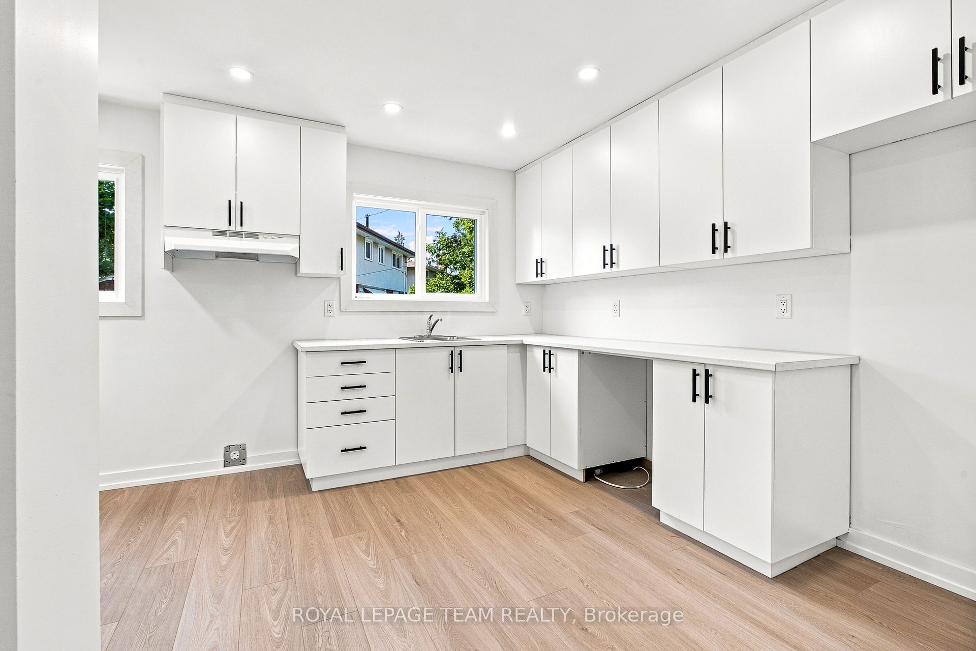 1001 Meadowlands Drive, Mooneys Bay - Carleton Heights and Area, ON K2C 0K4 photo 4