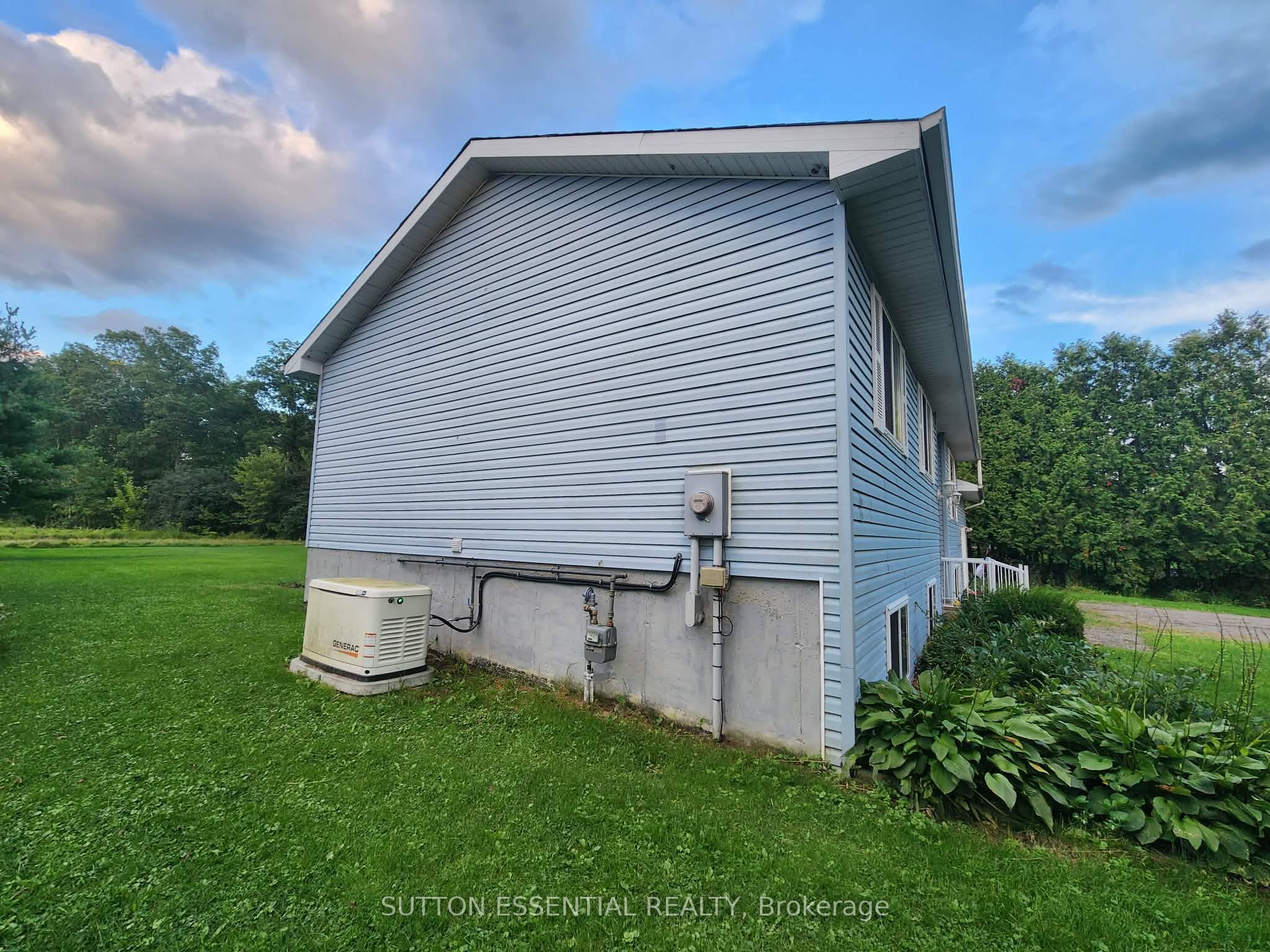 1223 Hallecks Road S, Elizabethtown-Kitley, ON K6V 5T3 photo 2