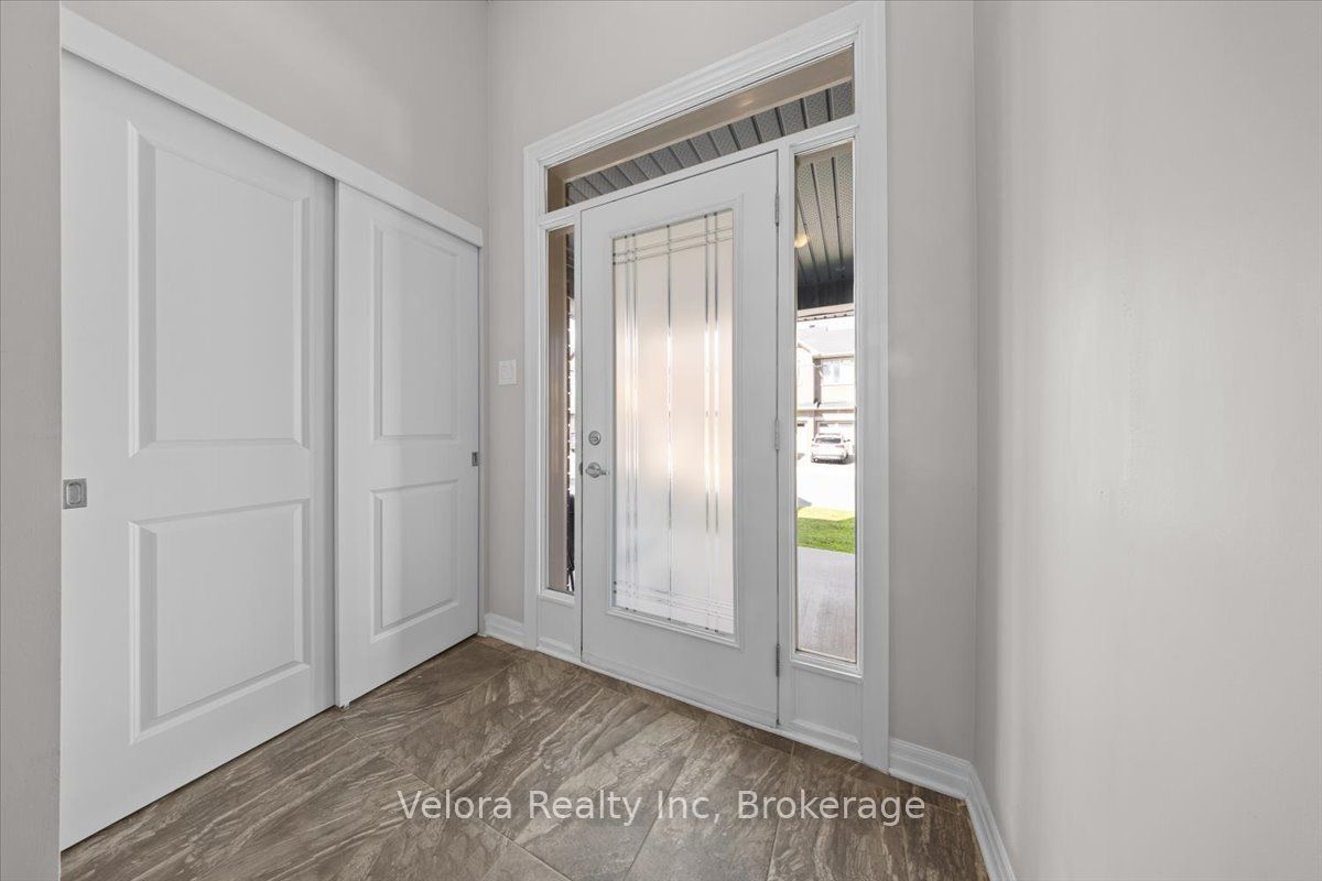 125 Overberg Way, Kanata, ON K2S 0V9 photo 3