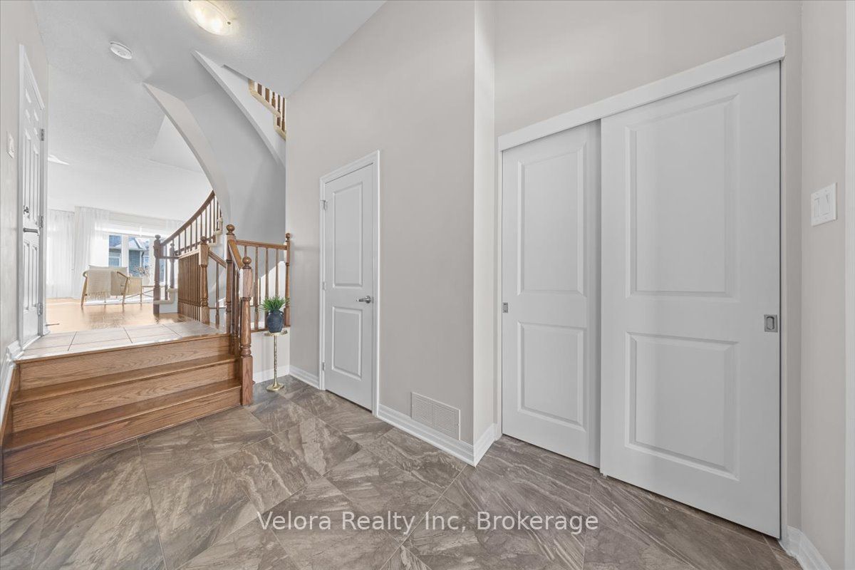 125 Overberg Way, Kanata, ON K2S 0V9 photo 4