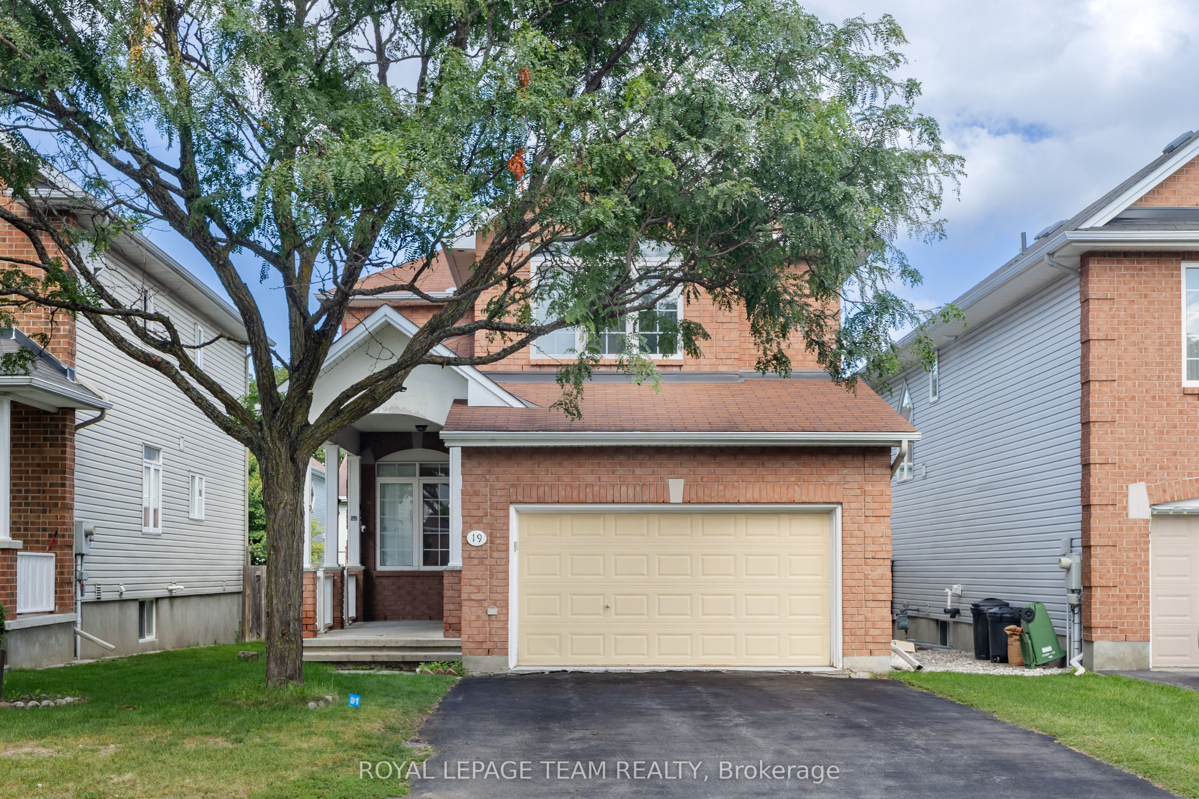 19 Dunn Street, Kanata, ON K2K 3J8 photo 2