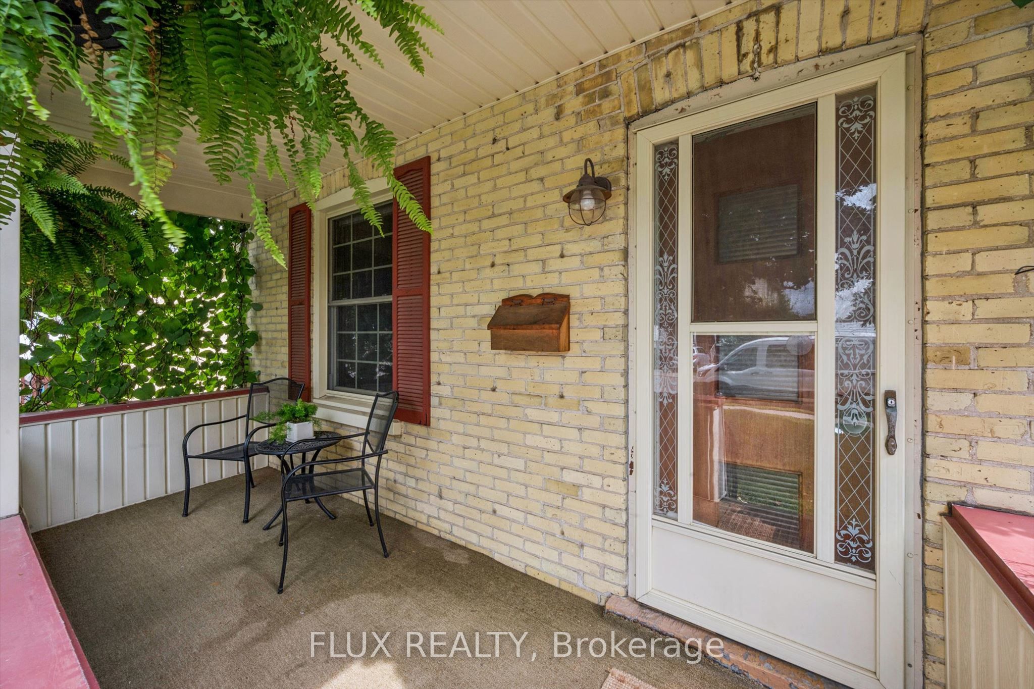 153 Hewat Street, Cambridge, ON N3H 4H2 photo 2