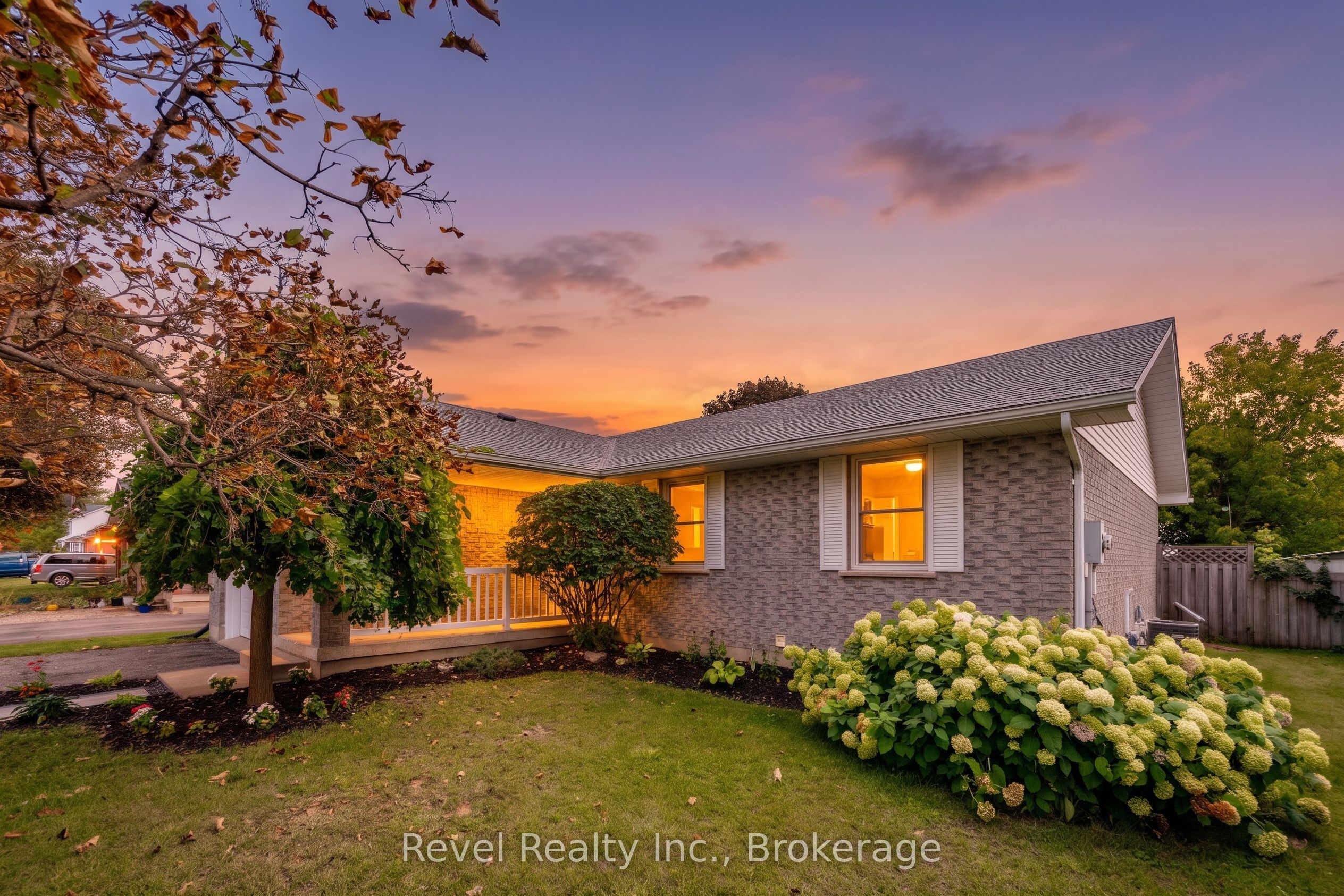 9 Crestwood Avenue, Kawartha Lakes, ON K9V 6A7 photo 2