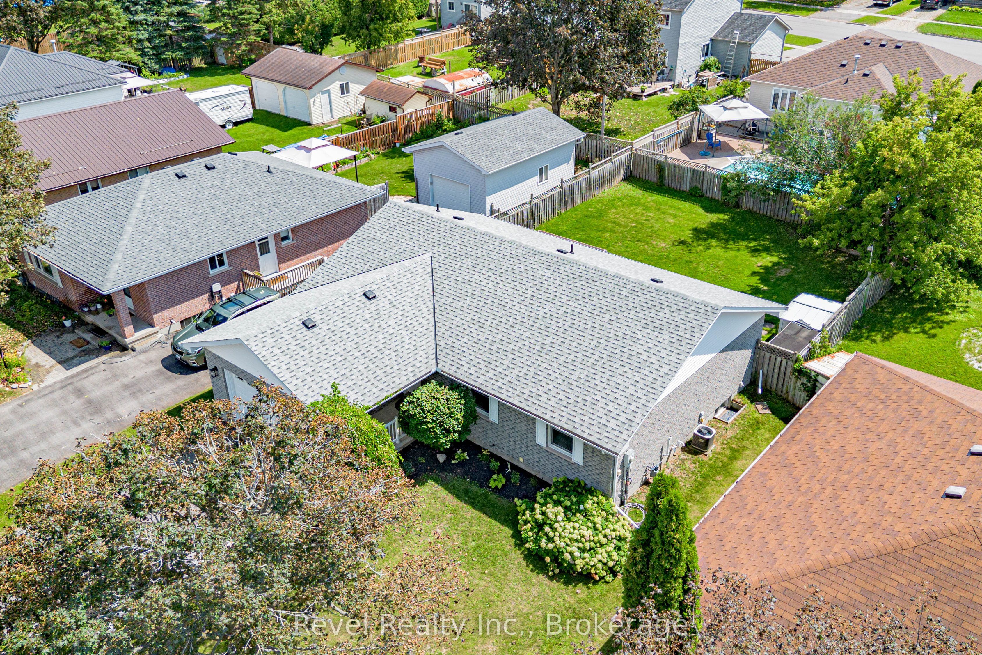 9 Crestwood Avenue, Kawartha Lakes, ON K9V 6A7 photo 3