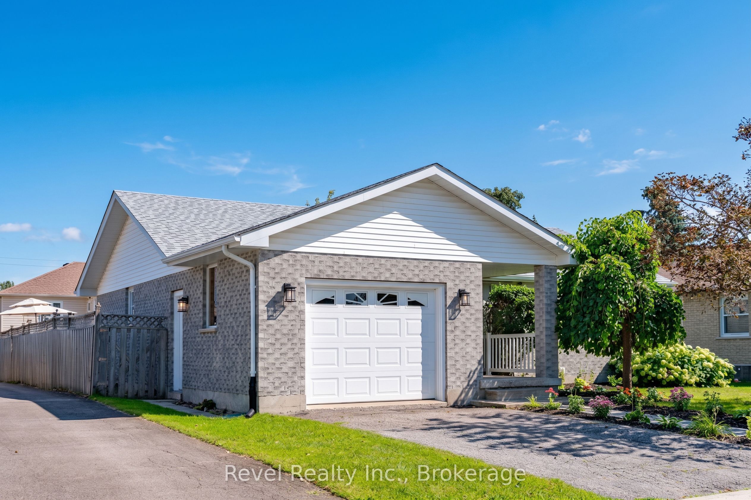 9 Crestwood Avenue, Kawartha Lakes, ON K9V 6A7 photo 4