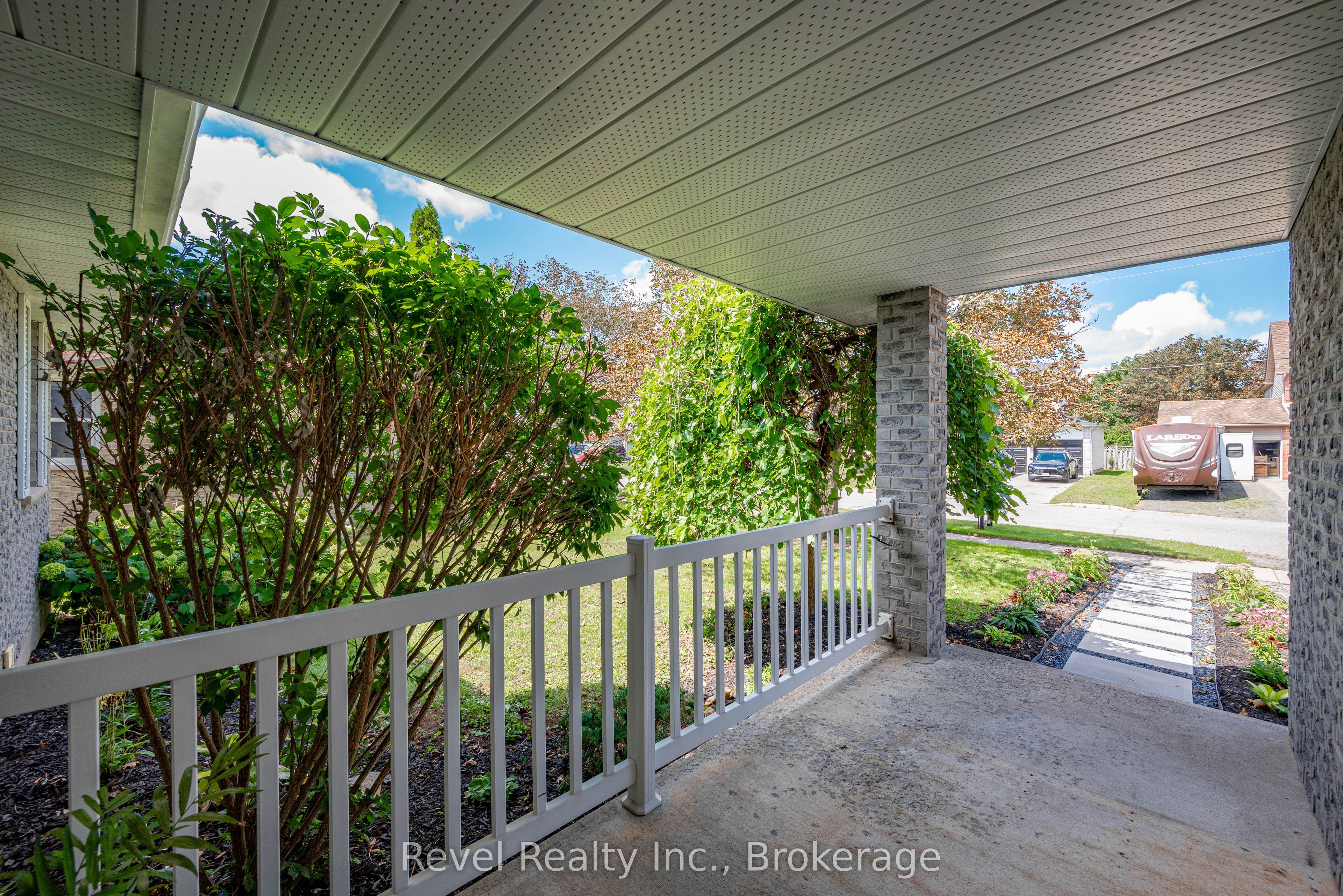 9 Crestwood Avenue, Kawartha Lakes, ON K9V 6A7 photo 5