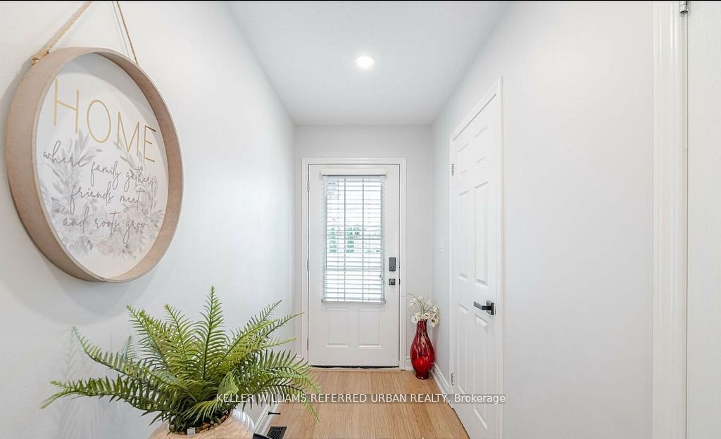 219 Templewood Drive Main, Kitchener, ON N2R 0A3 photo 3