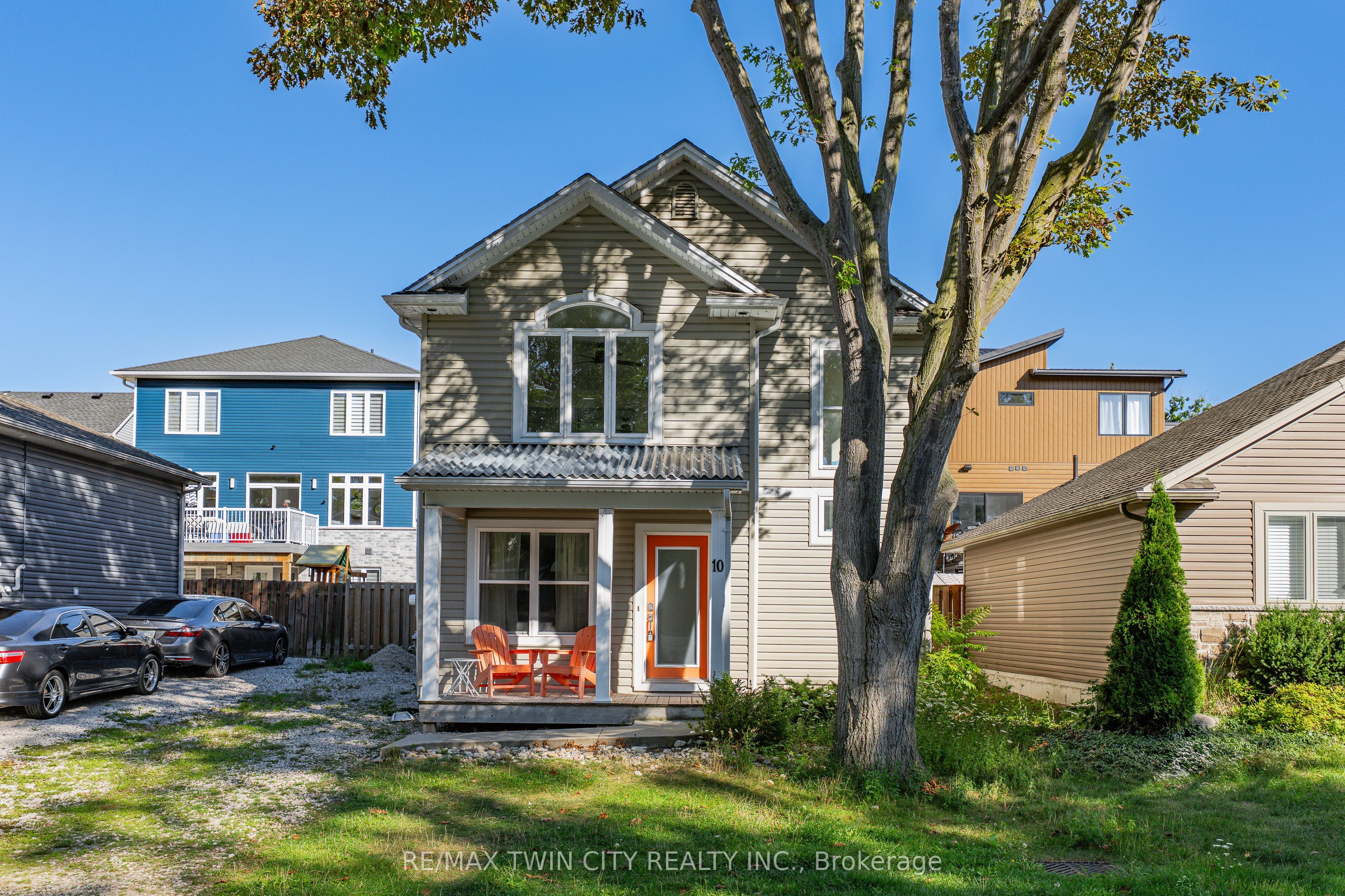 10 Queens Avenue, Lambton Shores, ON N0M 1T0