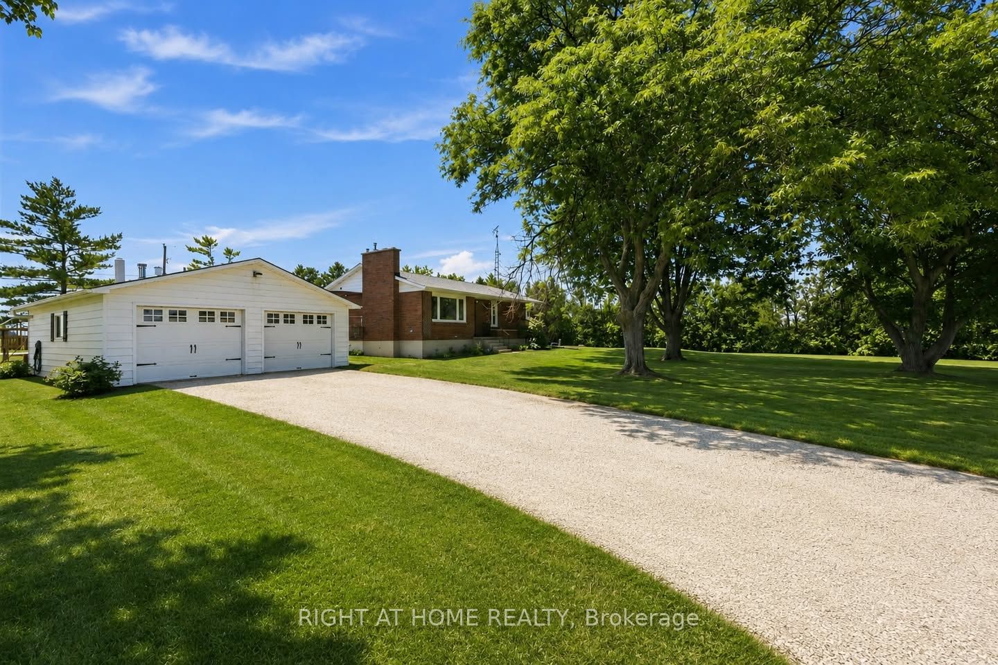 1933 Plank Road, St. Clair, ON N7T 7H5 photo 2
