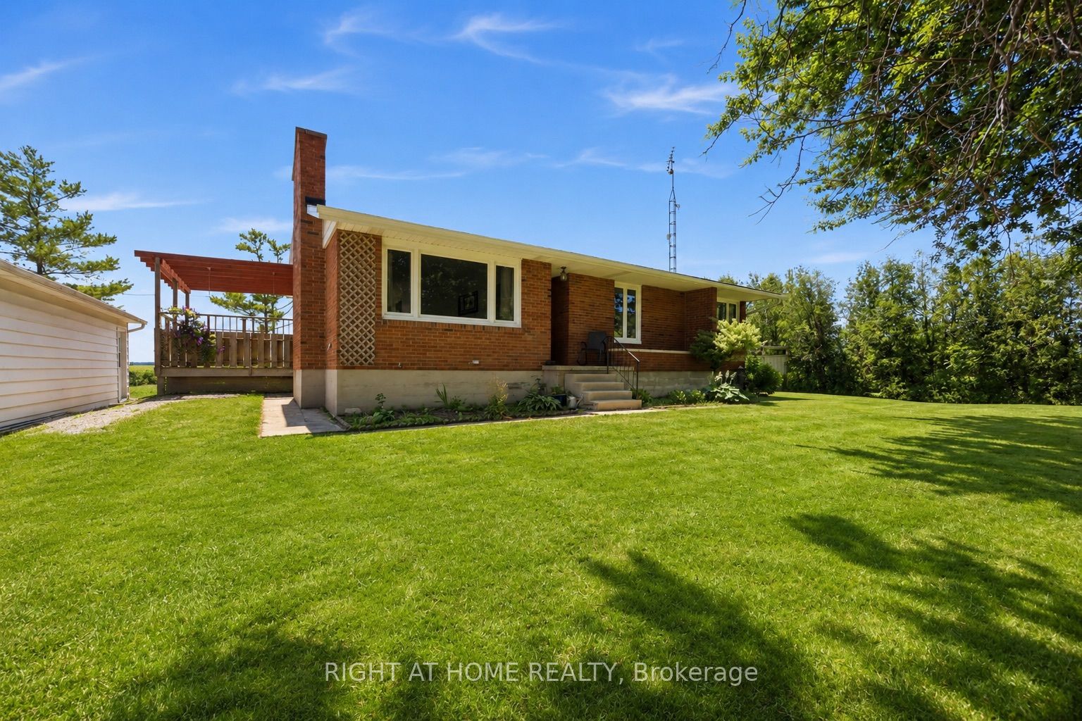 1933 Plank Road, St. Clair, ON N7T 7H5 photo 3