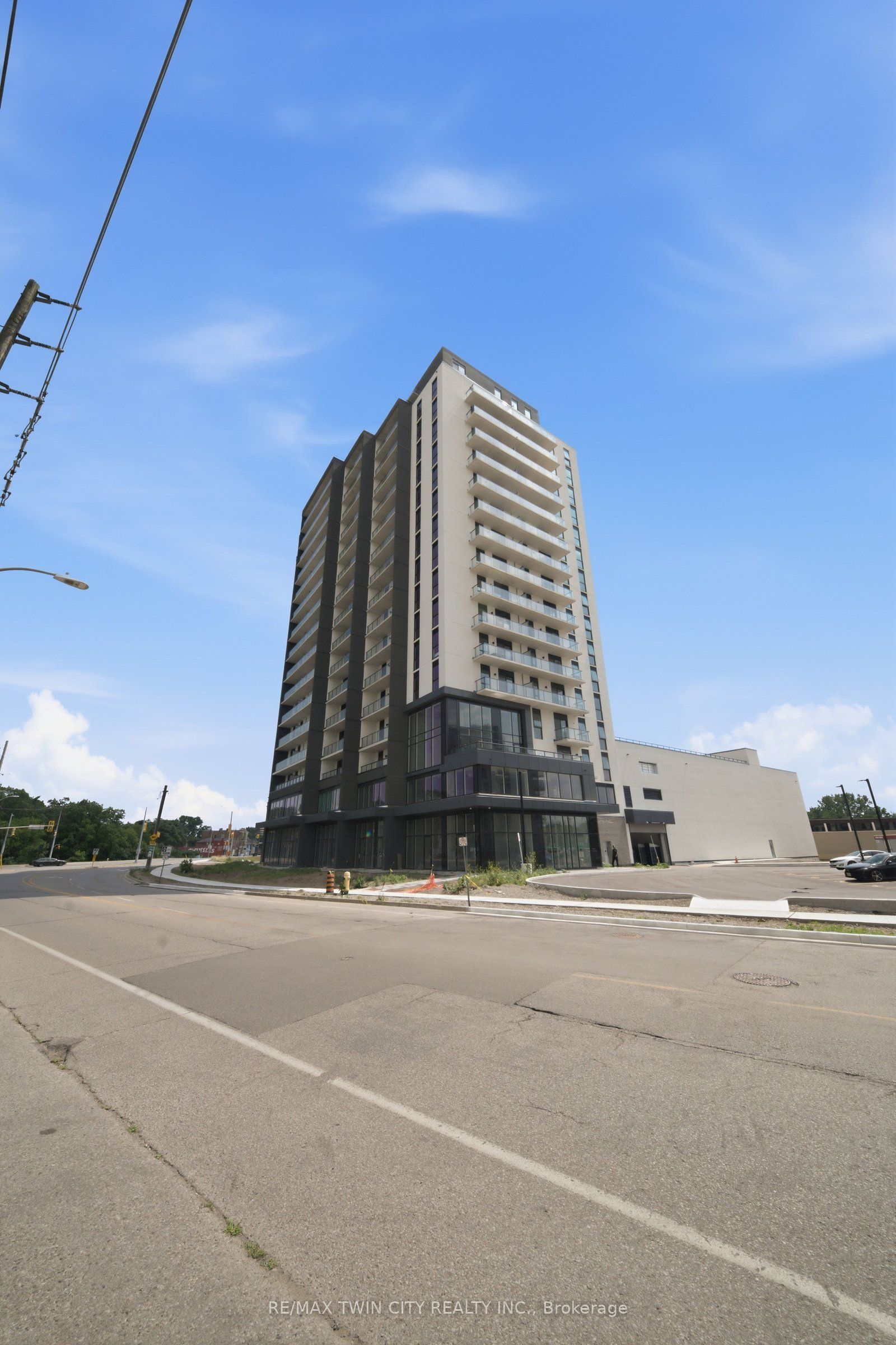 33 Erie Avenue 1215, Brantford, ON N3S 0K7