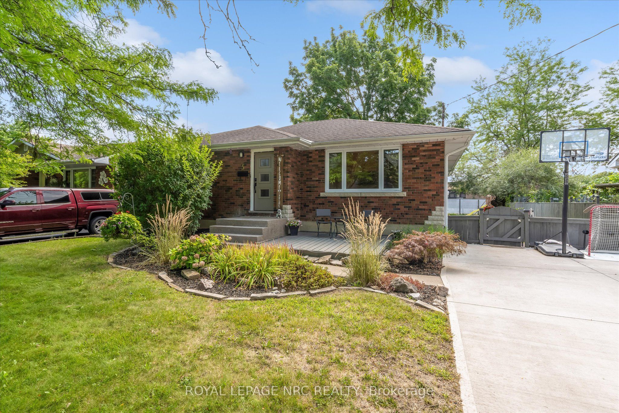 5 Goldsmith Avenue, St. Catharines, ON L2M 2V7