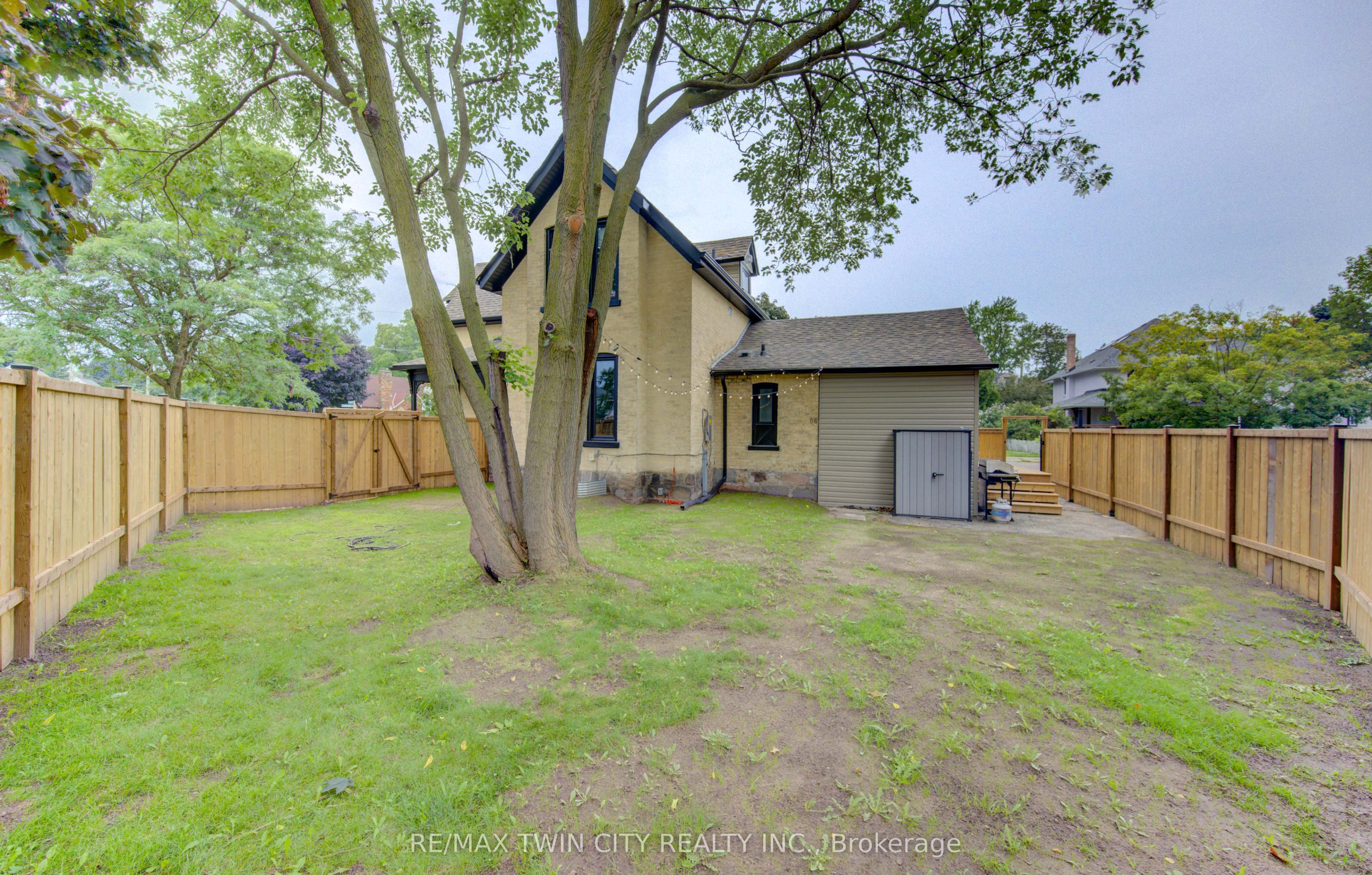 86 E St Andrews Street E, Cambridge, ON N1S 1M4 photo 3