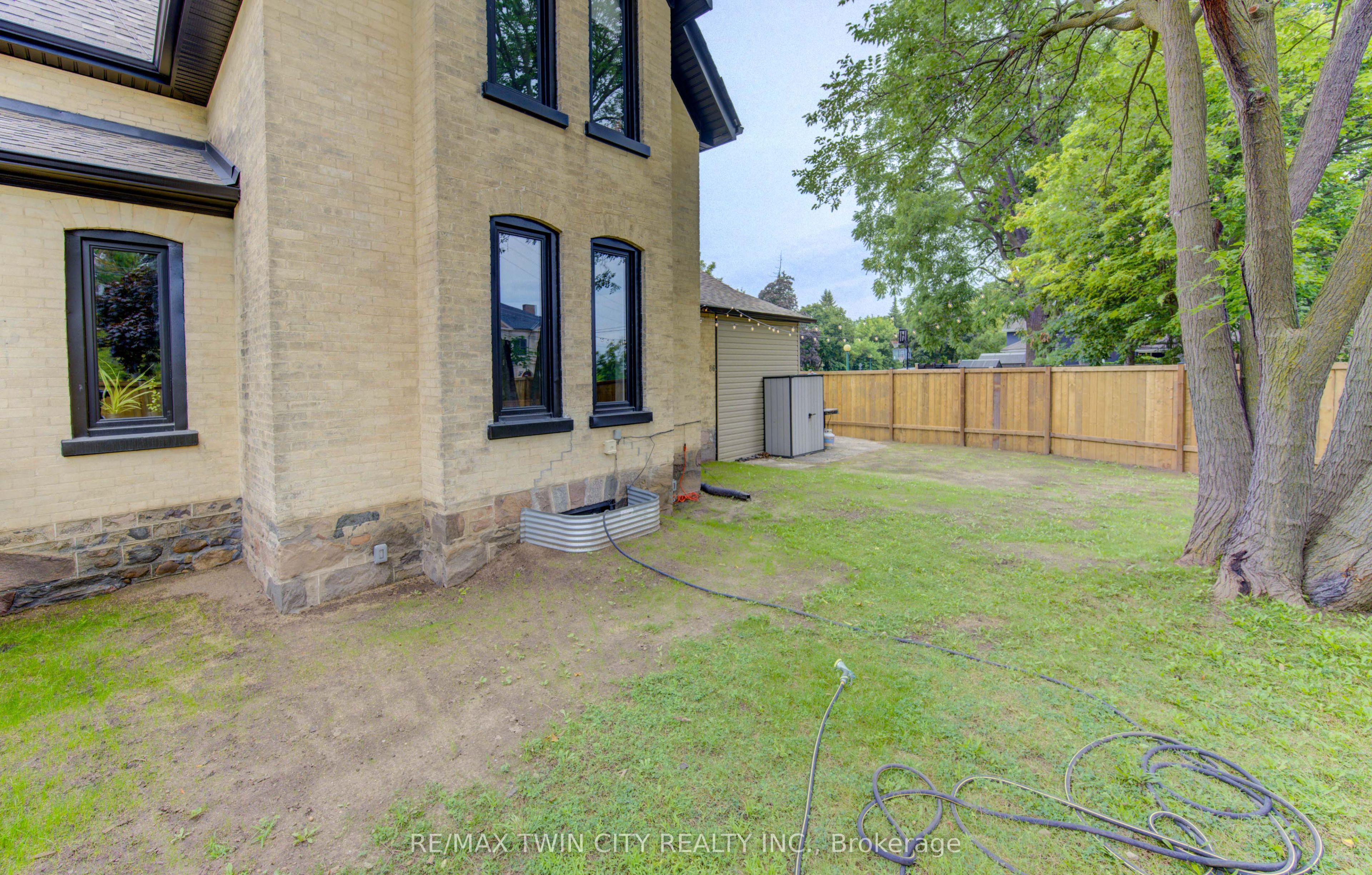 86 E St Andrews Street E, Cambridge, ON N1S 1M4 photo 4