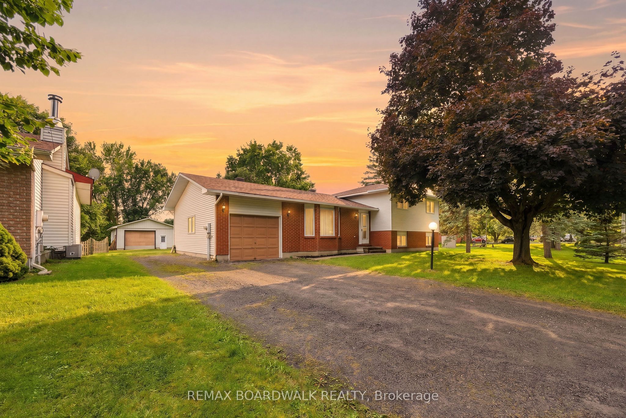 21 Maitland Street, Stittsville - Munster - Richmond, ON K0A 2Z0