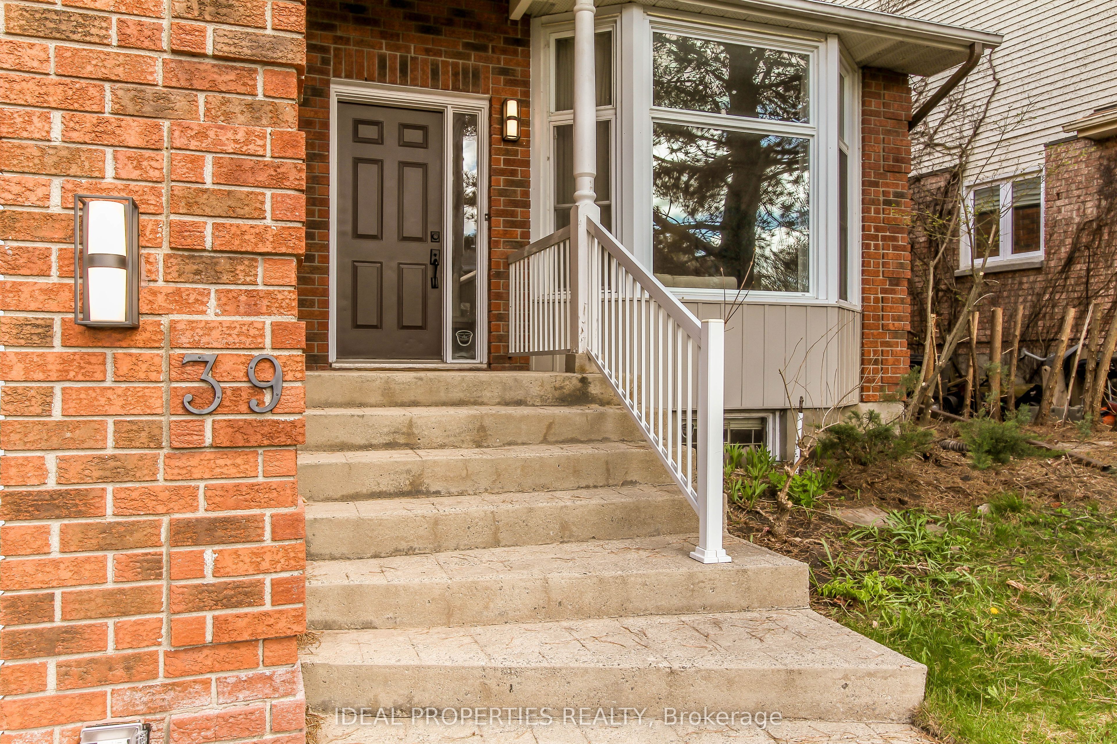 39 HUNTINGS END Avenue, Kanata, ON K2M 1R2 photo 2