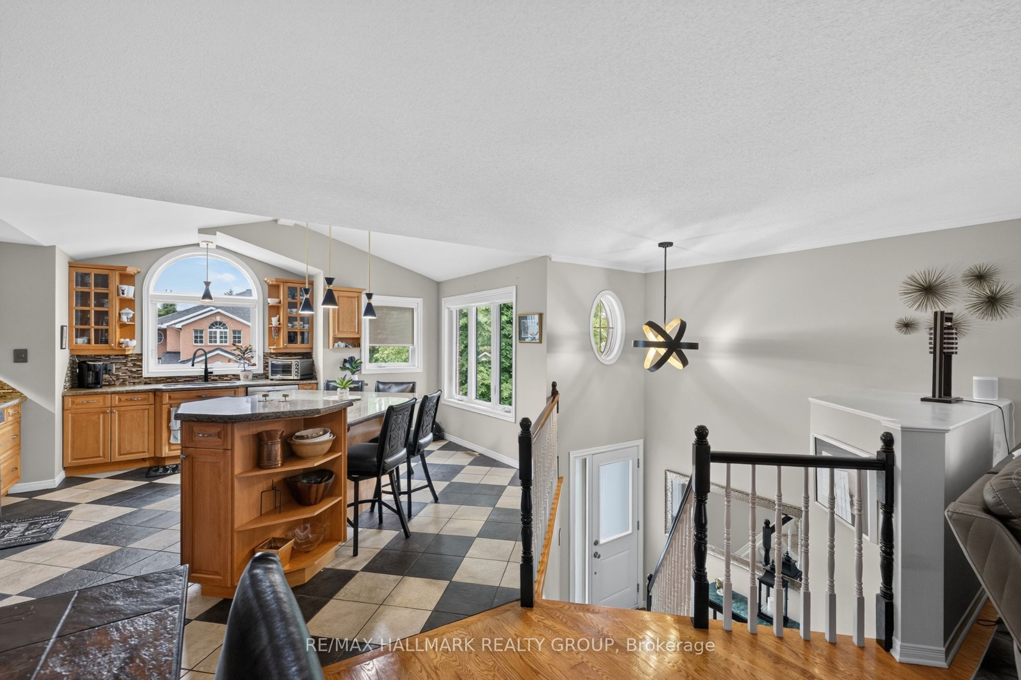 139 CASTLE GLEN Crescent, Kanata, ON K2L 4G9 photo 2