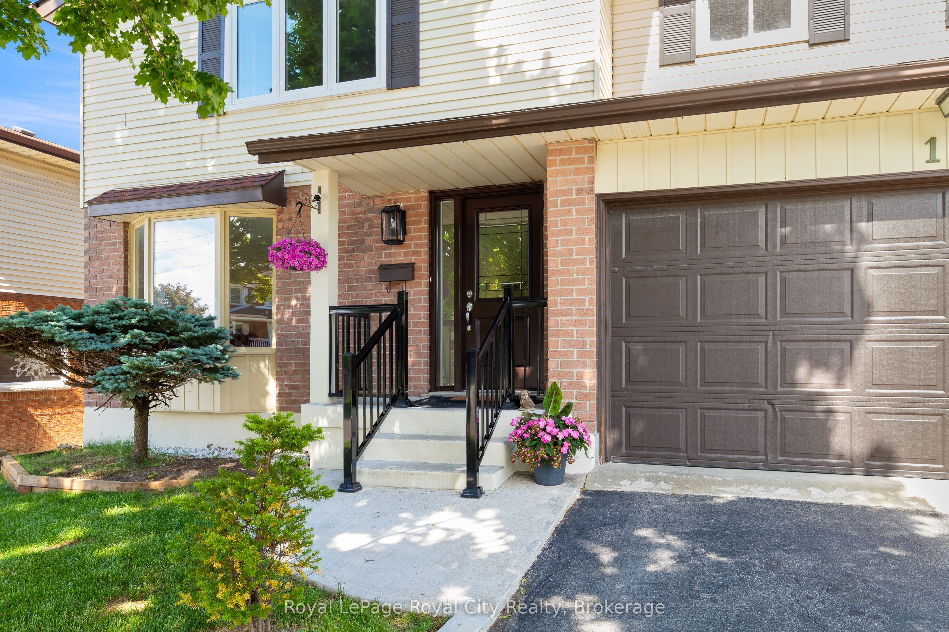 121 Imperial Road N, Guelph, ON N1H 7Z5 photo 2