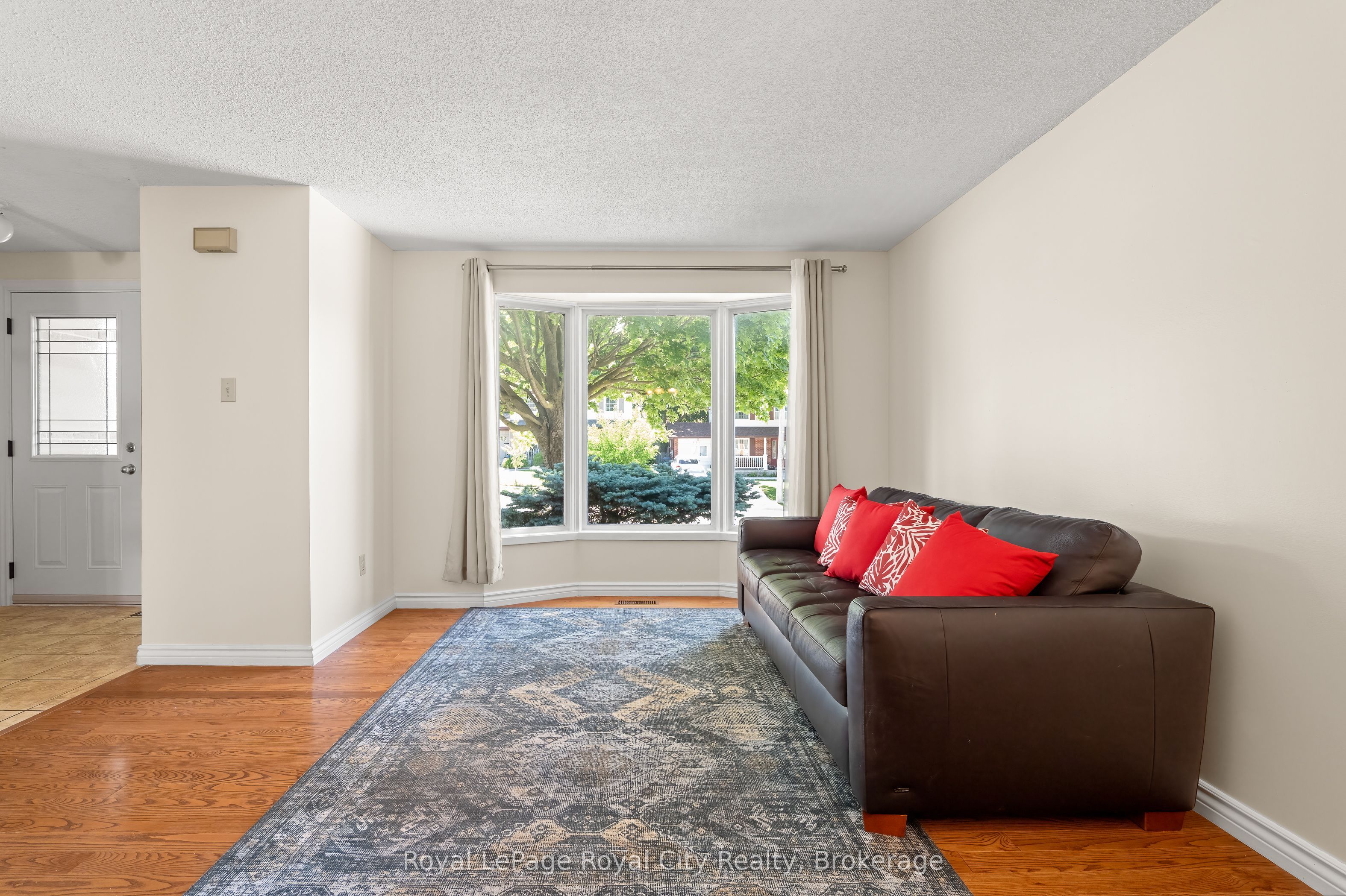 121 Imperial Road N, Guelph, ON N1H 7Z5 photo 3