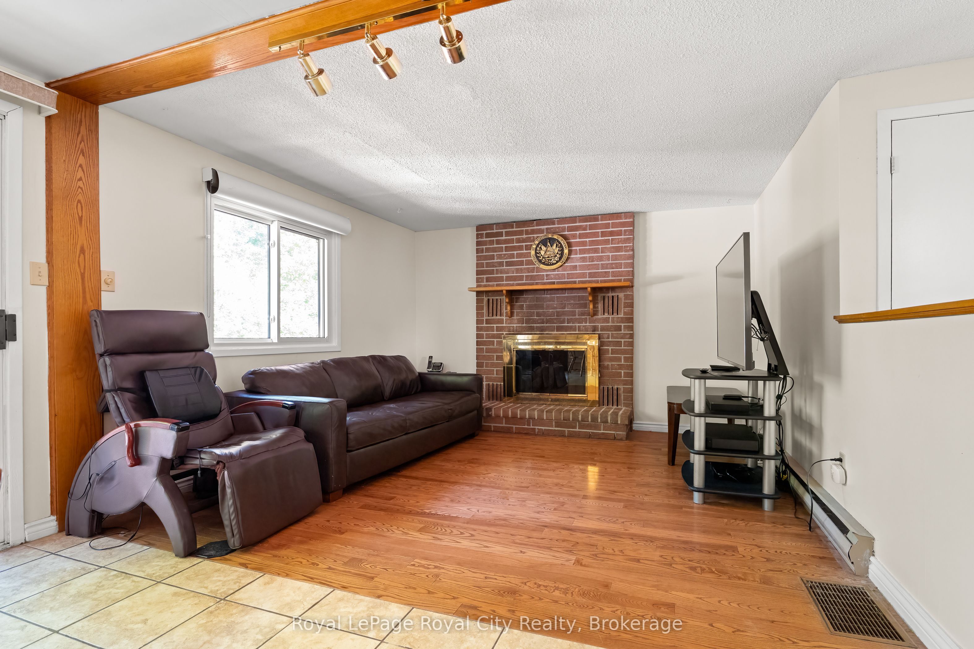 121 Imperial Road N, Guelph, ON N1H 7Z5 photo 5