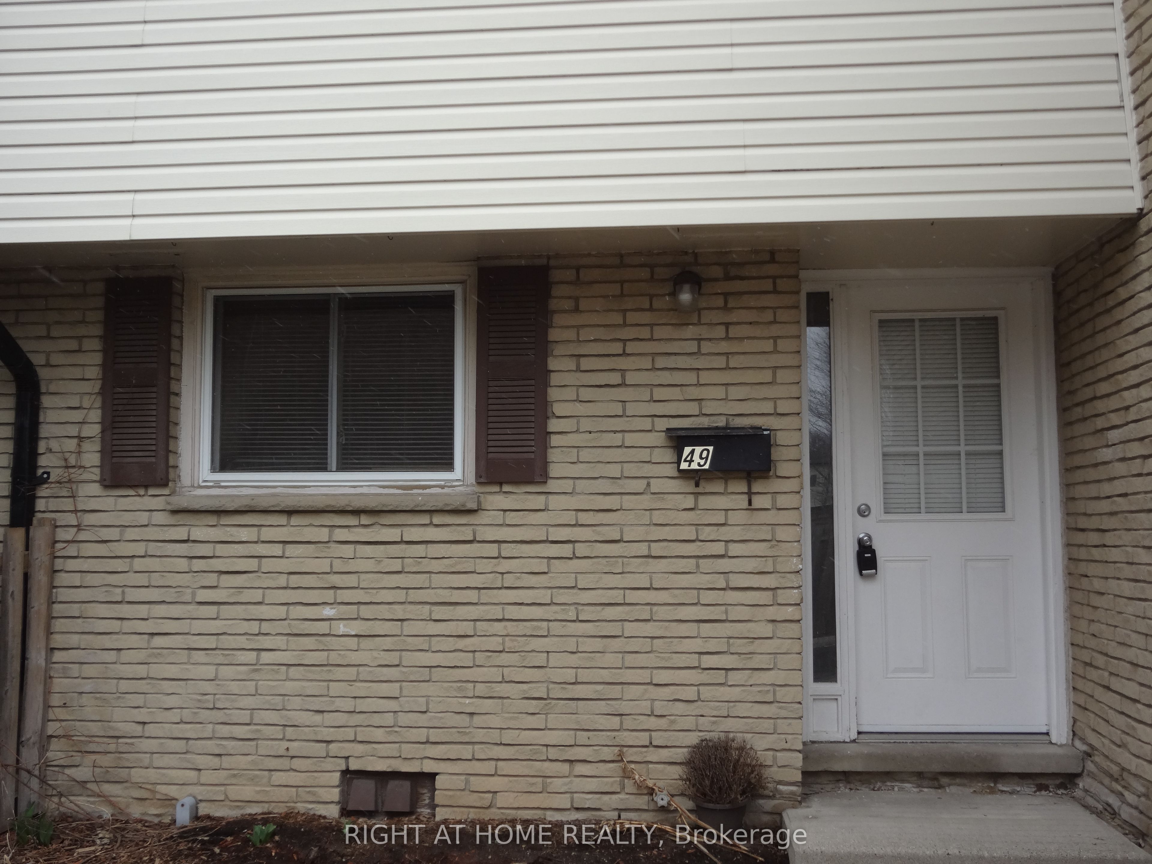 211 Veronica Drive 49, Kitchener, ON N2A 2R8 photo 2