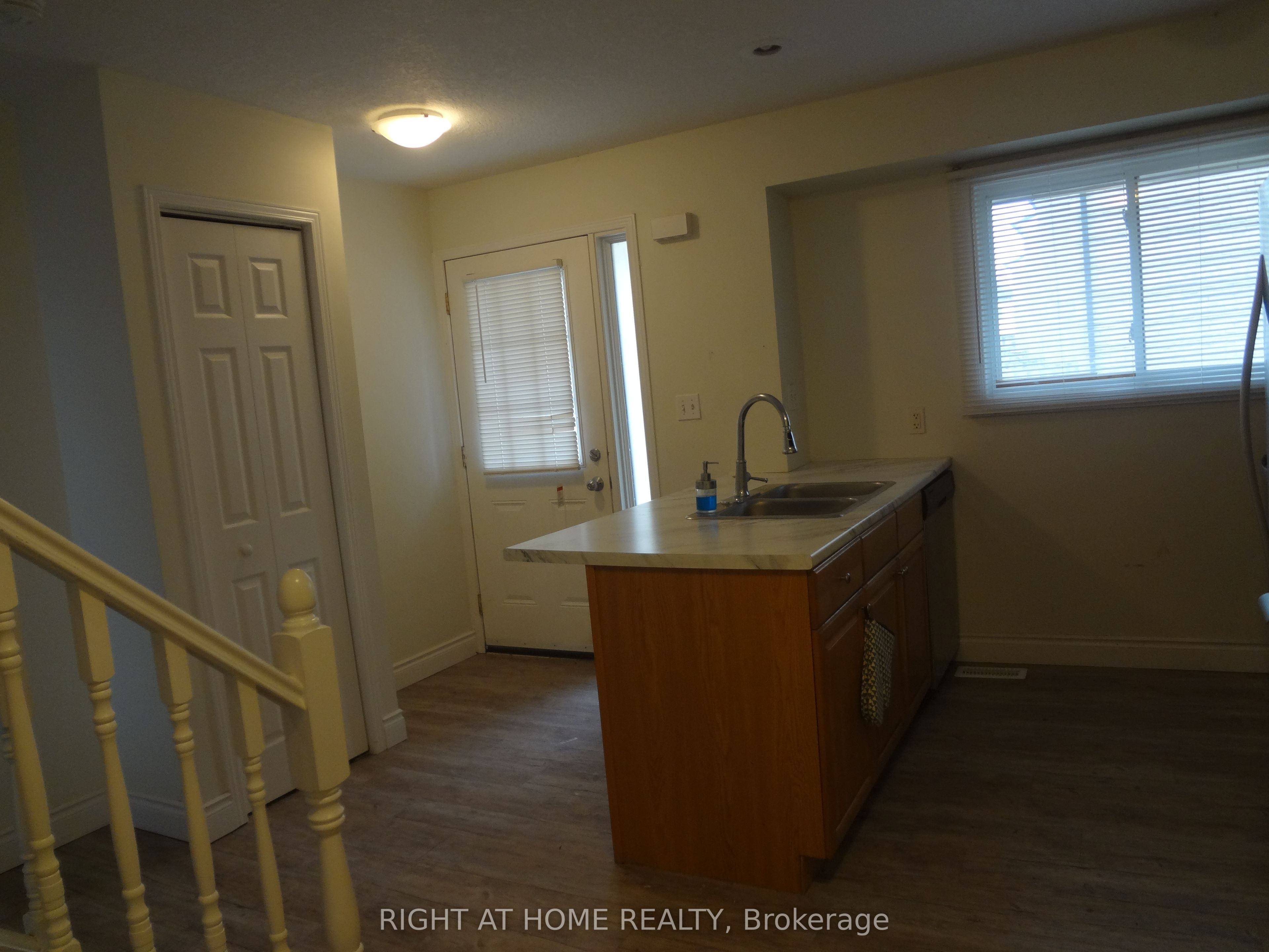 211 Veronica Drive 49, Kitchener, ON N2A 2R8 photo 3