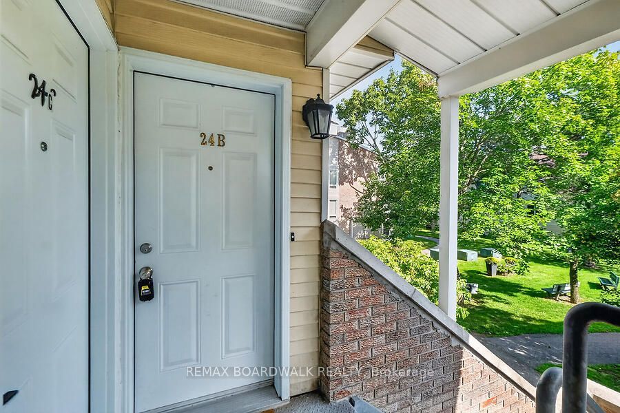 24B Shehyn Lane, Tanglewood - Grenfell Glen - Pineglen, ON K2G 4Y5 photo 3