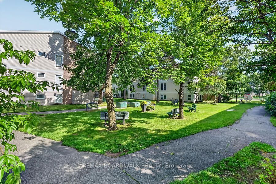 24B Shehyn Lane, Tanglewood - Grenfell Glen - Pineglen, ON K2G 4Y5 photo 4