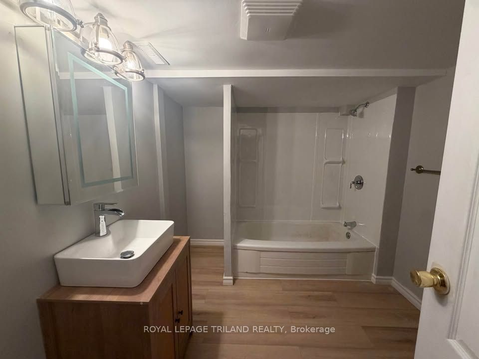 136 Adelaide Street N, London East, ON N6B 3G8 photo 3