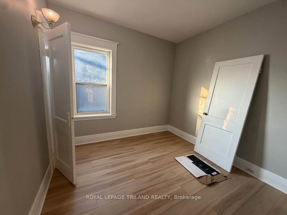 136 Adelaide Street N, London East, ON N6B 3G8 photo 4